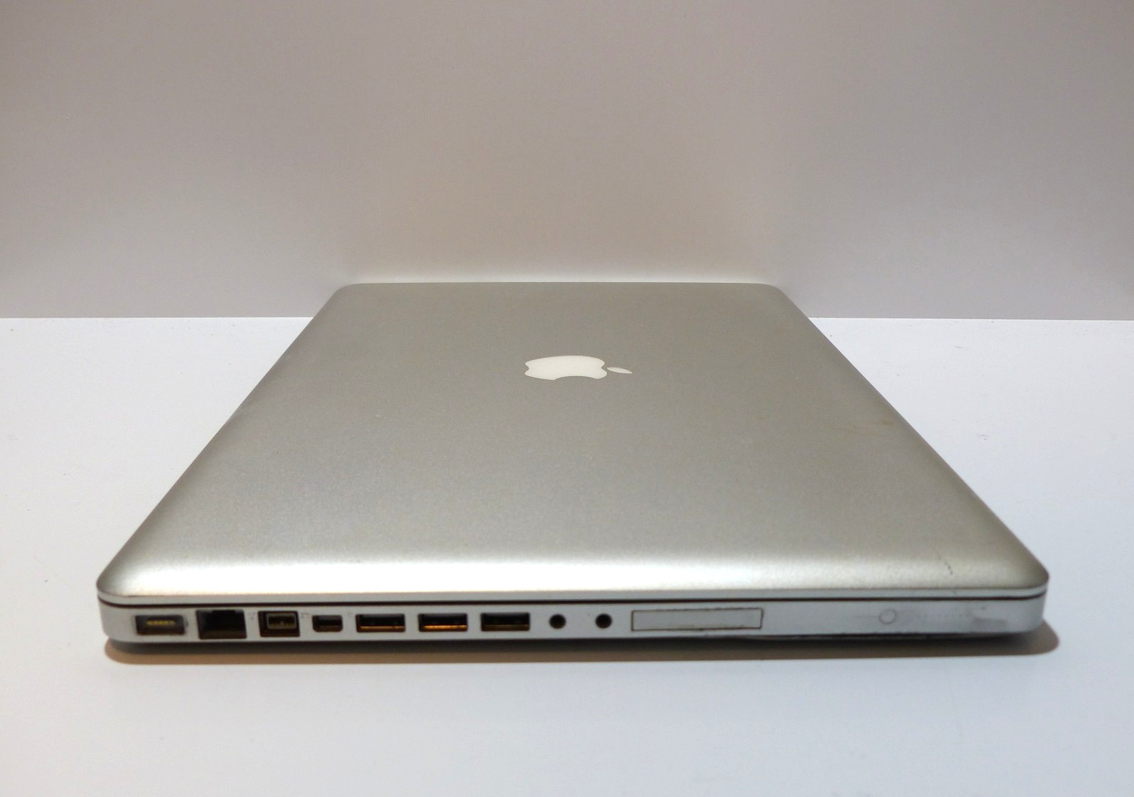Genuine Apple MacBook Pro 17″ A1297 Mid 2010 i7-620M 2.66GHz 2GB Ram No Power