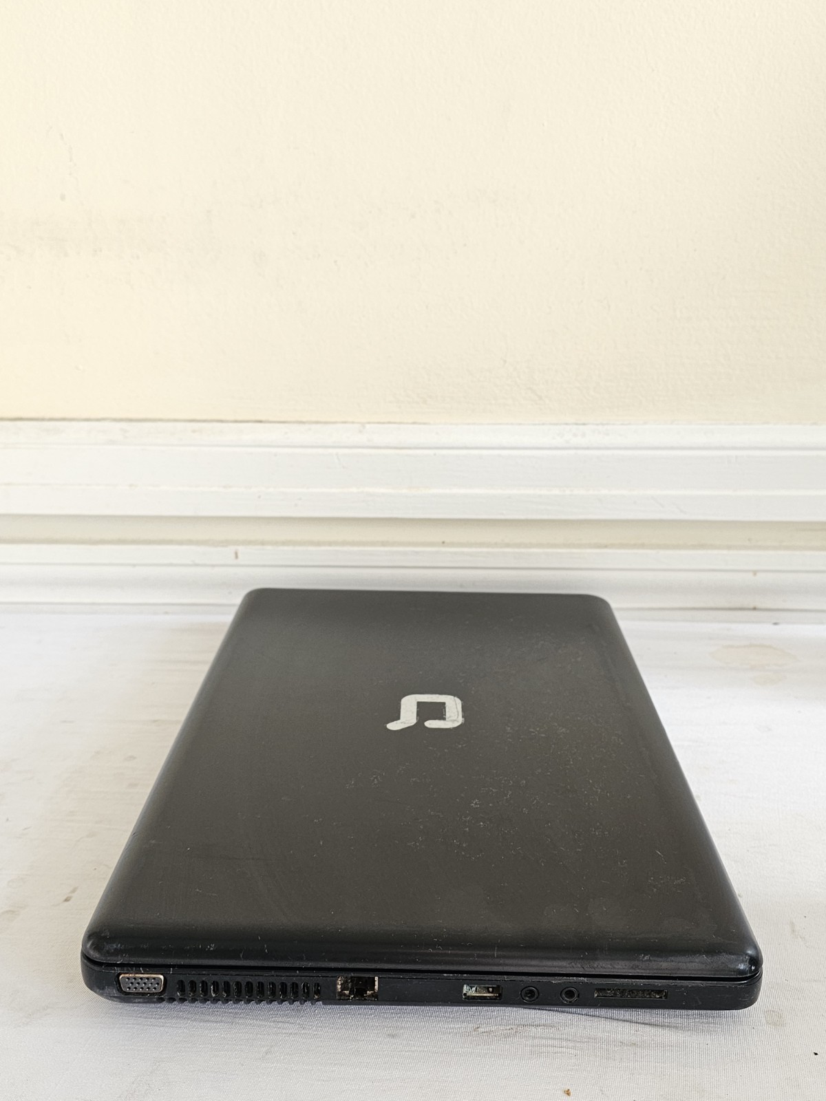 Compaq Pressario CQ57 Laptop – AMD C-50 – 3GB RAM – NO BATTERY – Win 10 – Read