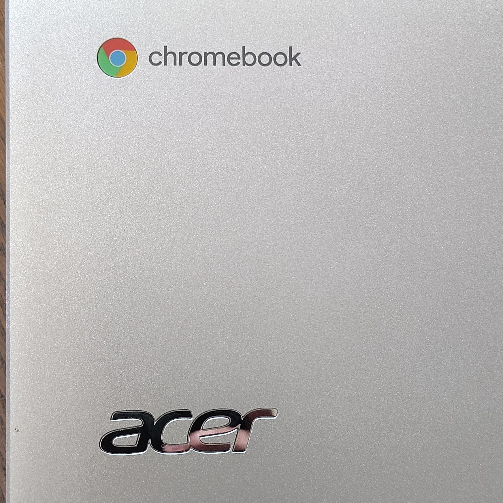 Acer Chromebook 14″ Full HD 1920×1080 Silver Laptop with Acer Sleeve Chrome OS