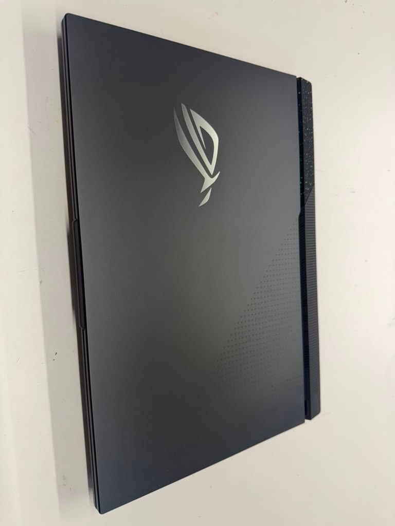 Asus ROG Strix G713P 17.3″ Ryzen 9 7845HX 16GB RAM 1TB SSD GeForce RTX 4060