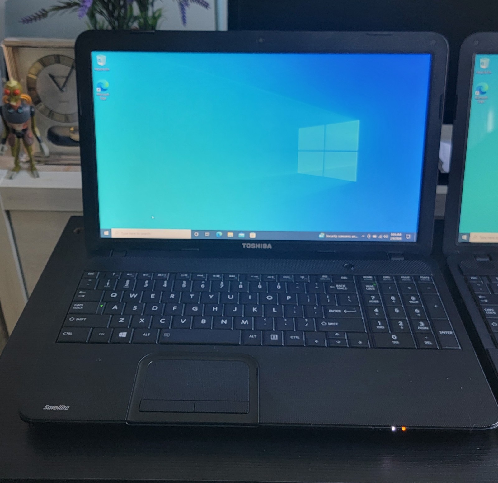 2x Toshiba Satellite C855D Laptop AMD E2-1800 1.7 GHz 8GB RAM 500/300 GB Win 10