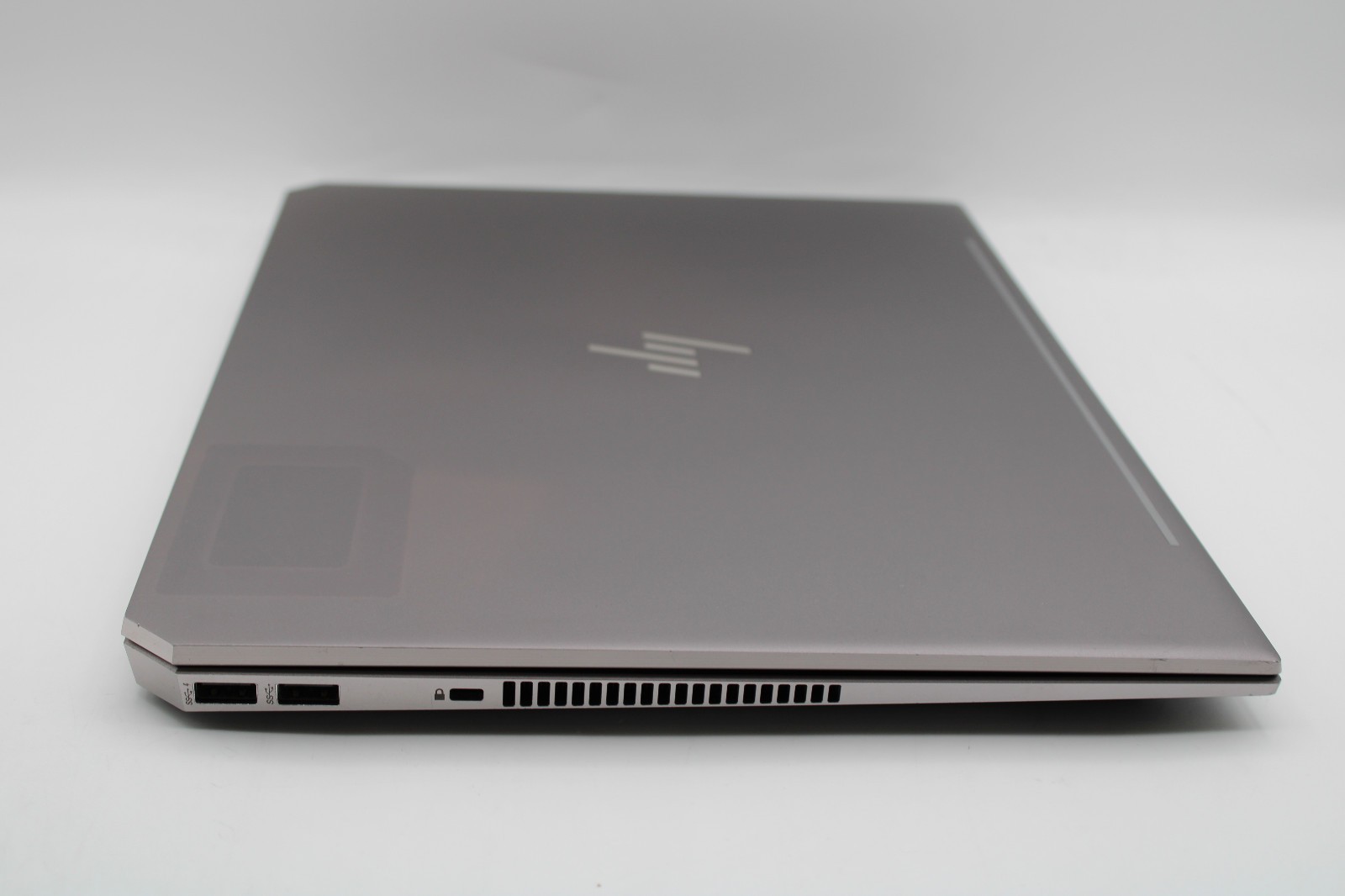 HP ZBook Studio G5 _ i9-9880H @ 2.3 _ 32GB RAM _ 500GB SSD _ P2000 _ No OS *READ