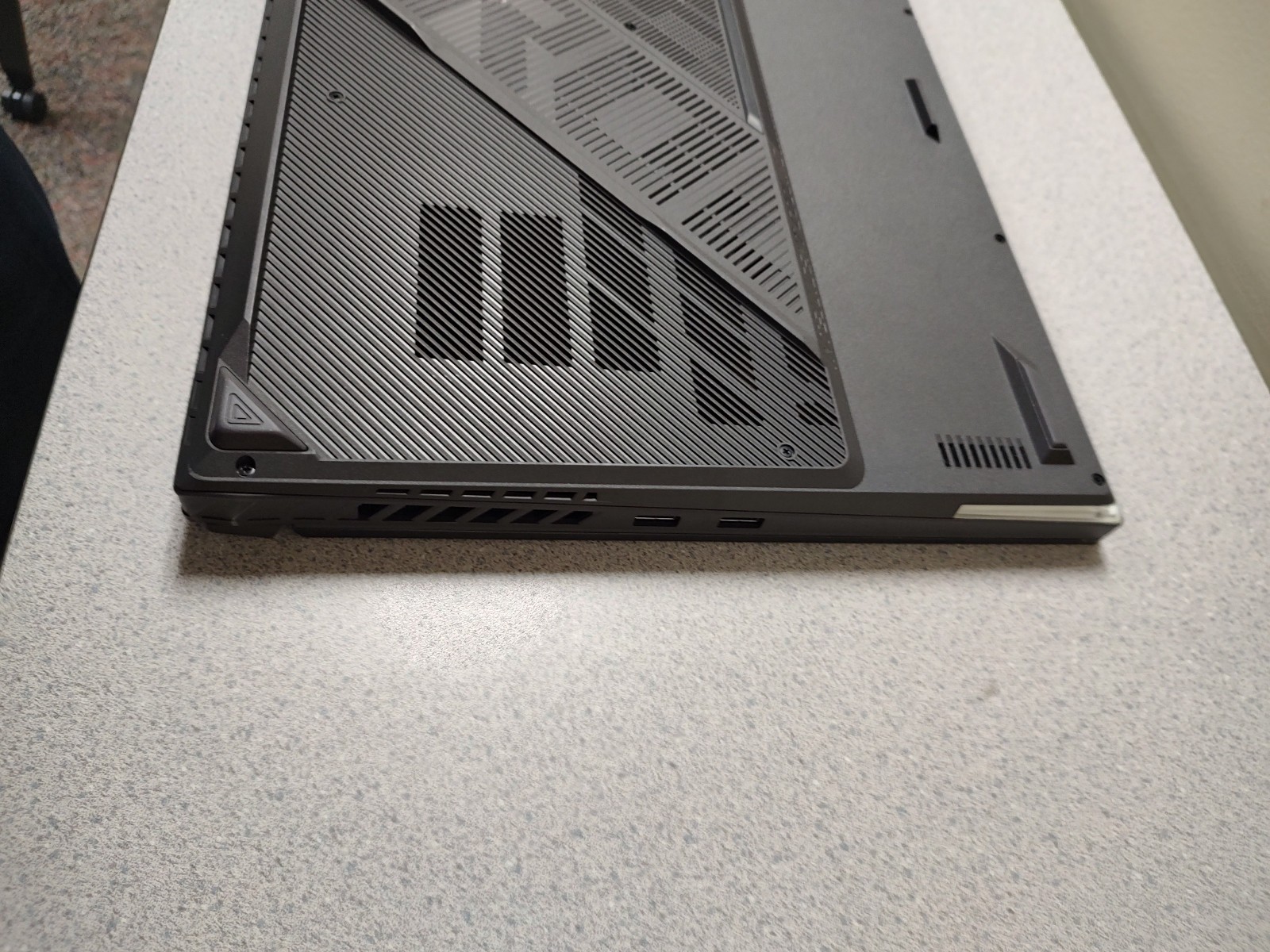 ASUS ROG Strix G814JVR-IS96 2024 18″ i9-14900HX 16GB 1TB NVME WIFI 7 upgrade