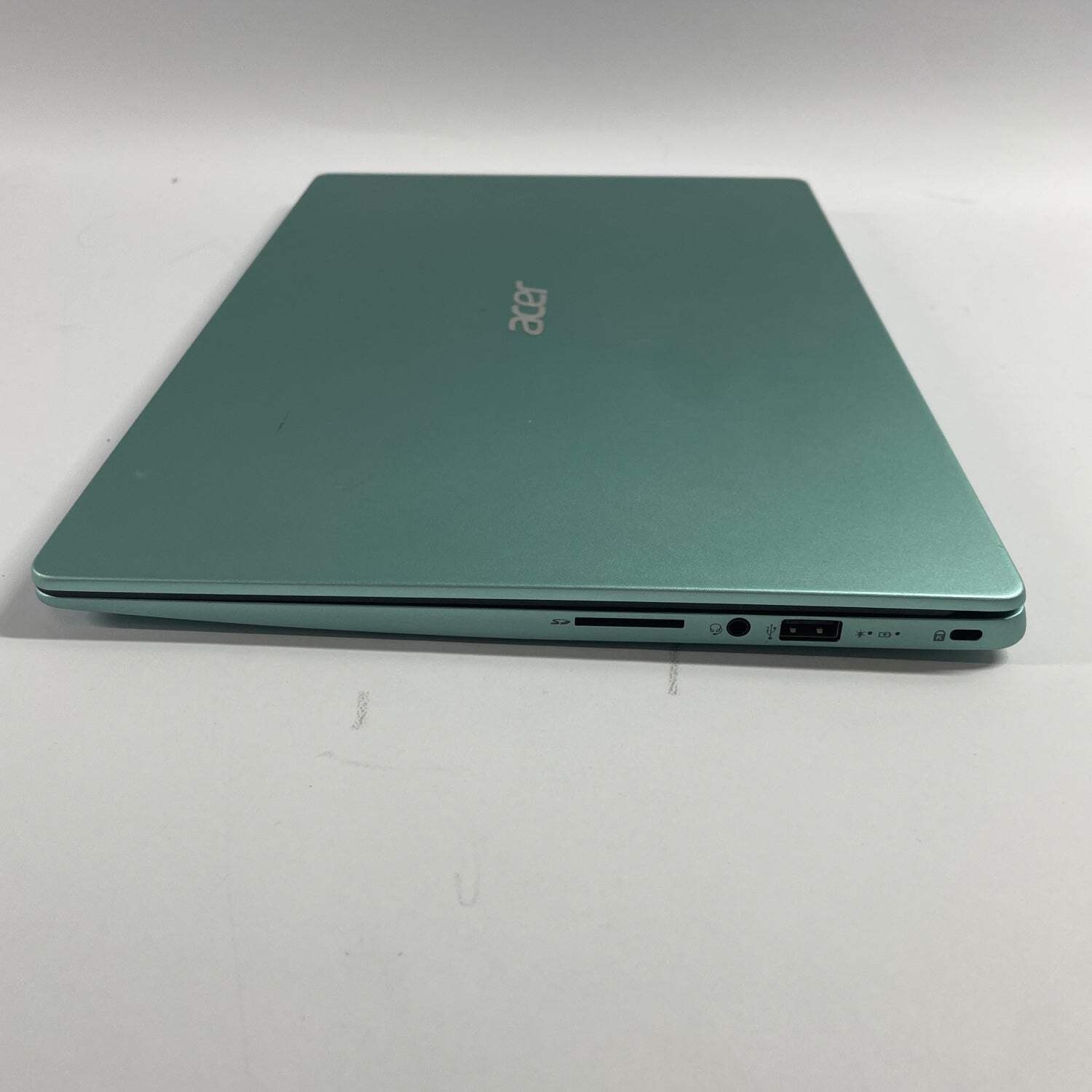 Broken Acer Swift 3 N17W6 14″ itel pentium 6GB RAM 256GB NO OS AND NO CHARGER