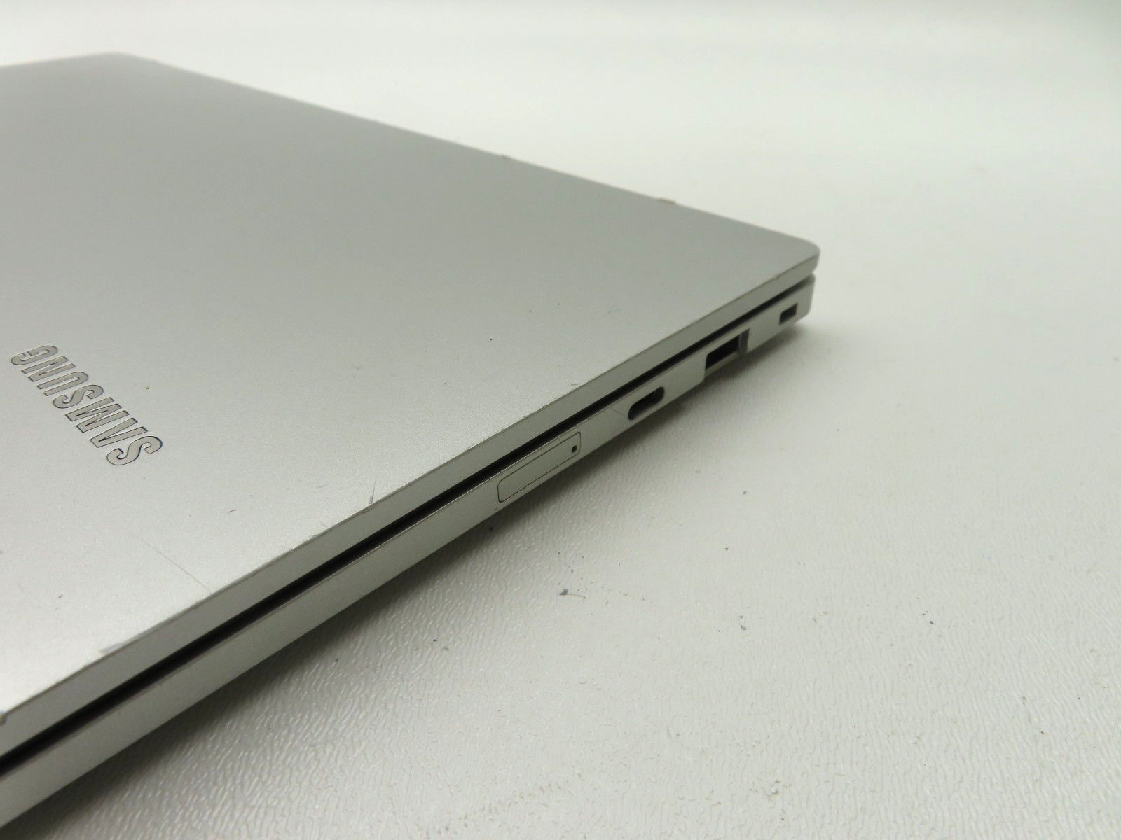 Samsung Galaxy Book Go NP545XLA 14″ Snapdragon 8cx Gen 2 8GB RAM 256GB UFS