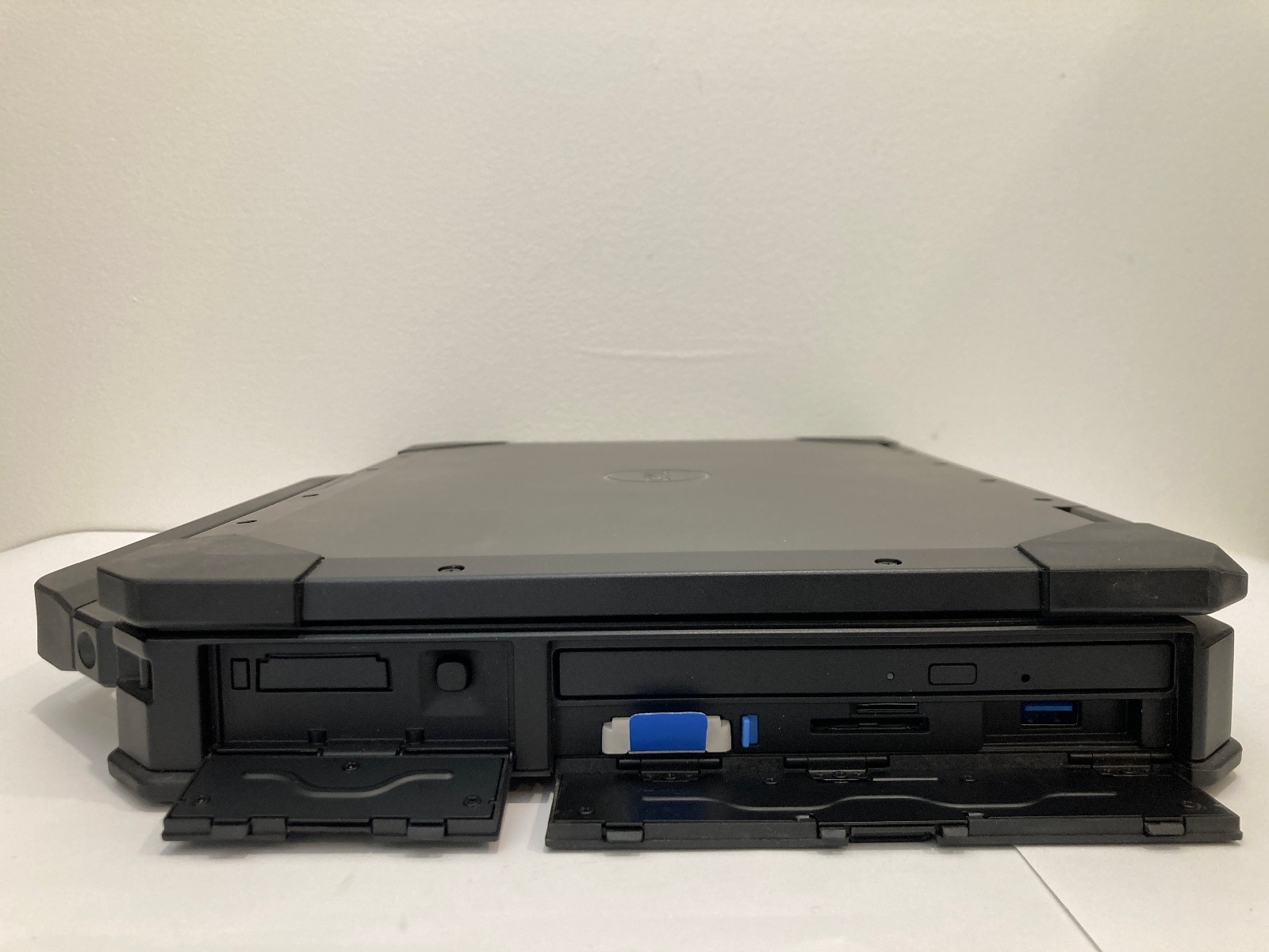 Dell Latitude 5424 Rugged i7-8650U 16GB DDR4 256GB NVMe Touch RADEON RX 540 W11P