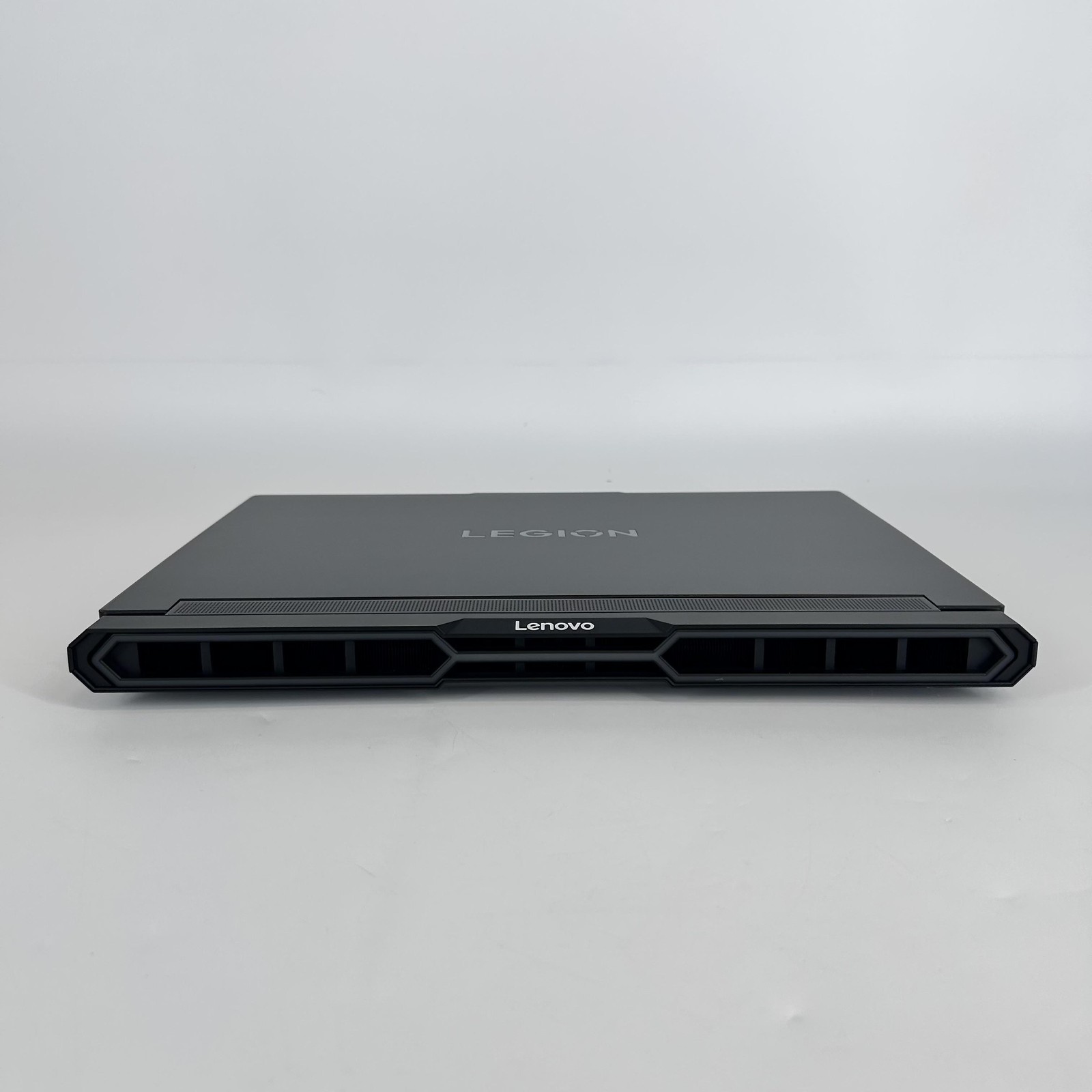 Lenovo Legion Pro 7i Gen 10 16 240Hz QHD+ Ultra 7 255HX 32GB 2TB SSD RTX 5070 Ti