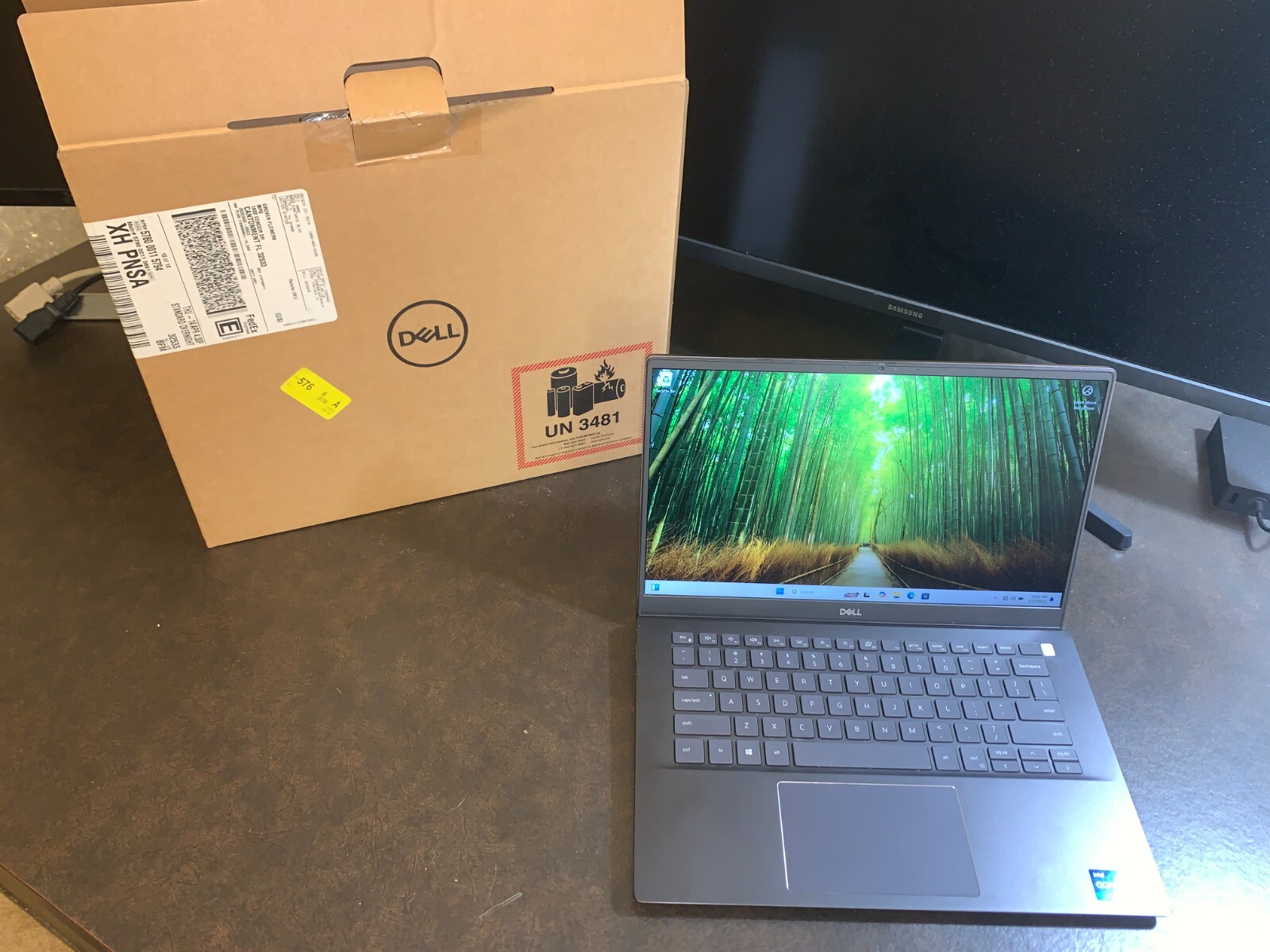 Dell Vostro 5402 14-Inch Laptop i7, 16 GB RAM, 500 GB Hard Drive, VERY GOOD Cond
