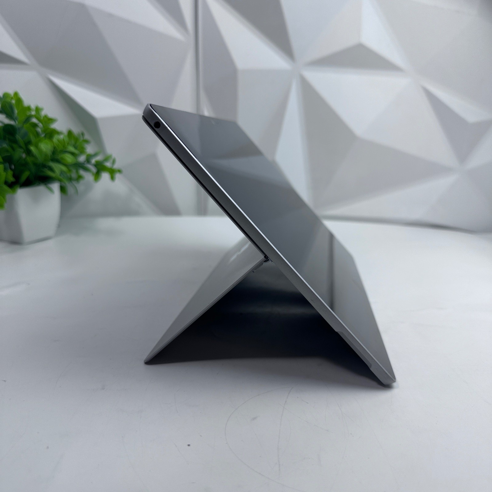 Microsoft Surface Pro 5 1807 12.3″ i5-7300U, 8GB, 256GB SSD, Windows 10 Pro LTE
