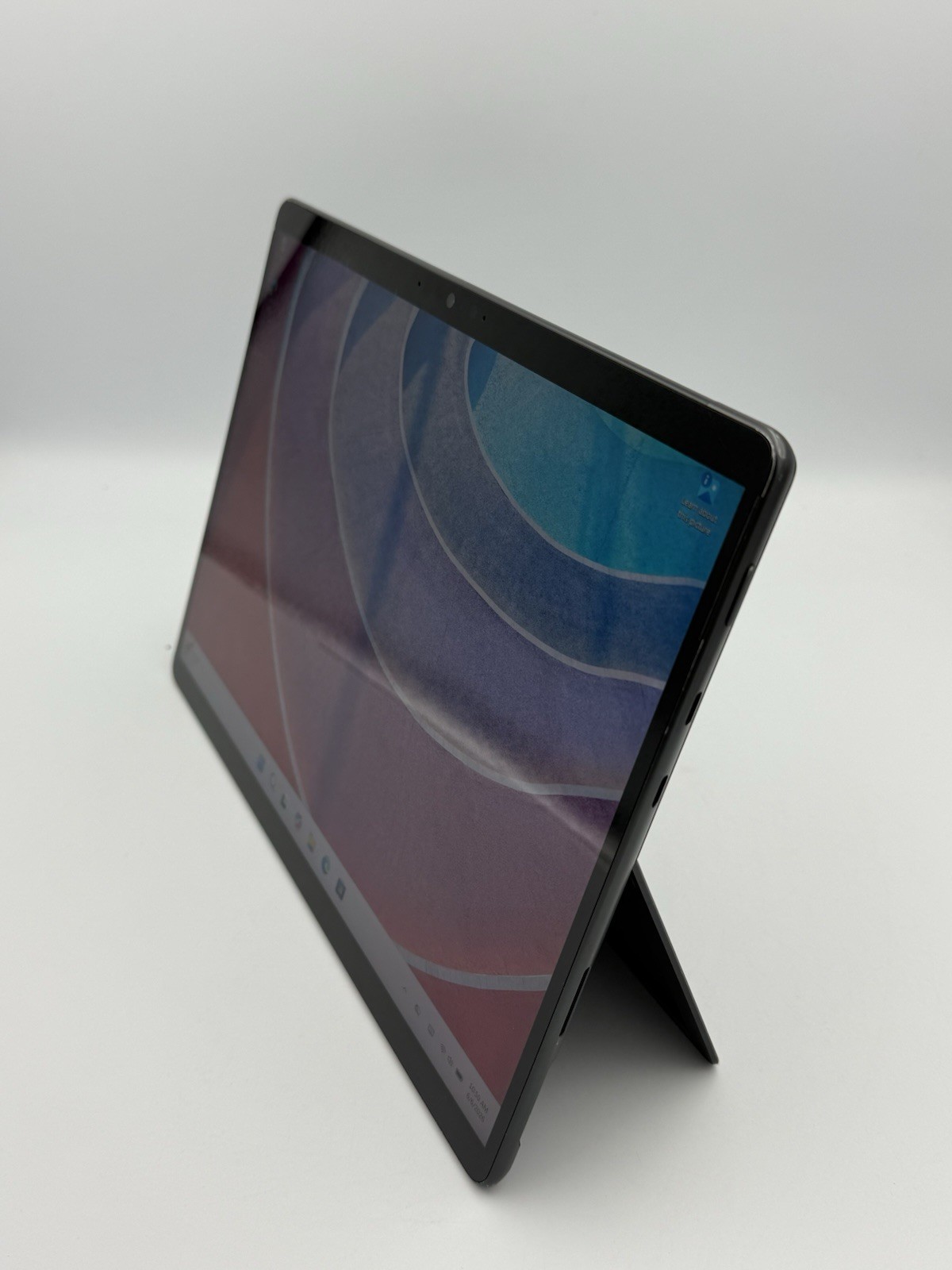 Microsoft Surface Pro 8 13” – i5 11th Gen | 8GB RAM | 256GB SSD (READ DESC) 39C