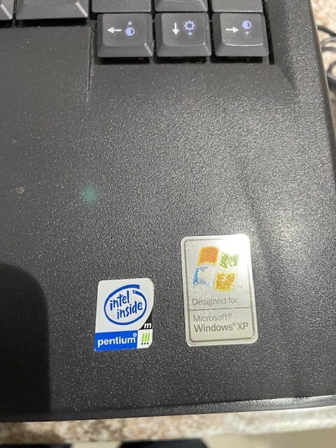 Vintage Dell Latitude C810 Laptop Windows XP DVD/Floppy Serial PORT WORKING