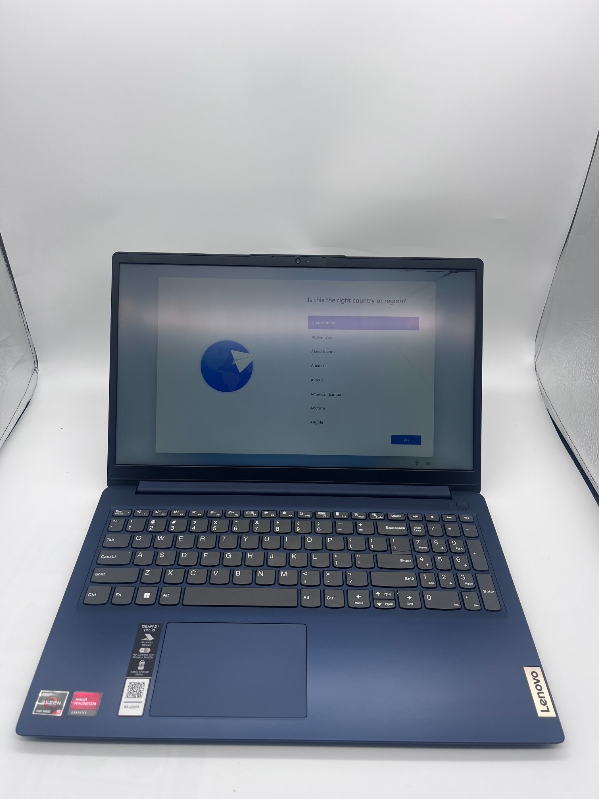 Lenovo IdeaPad 1 15.6″ Touch Ryzen 5 7520U 8GB 256GB SSD FHD Laptop