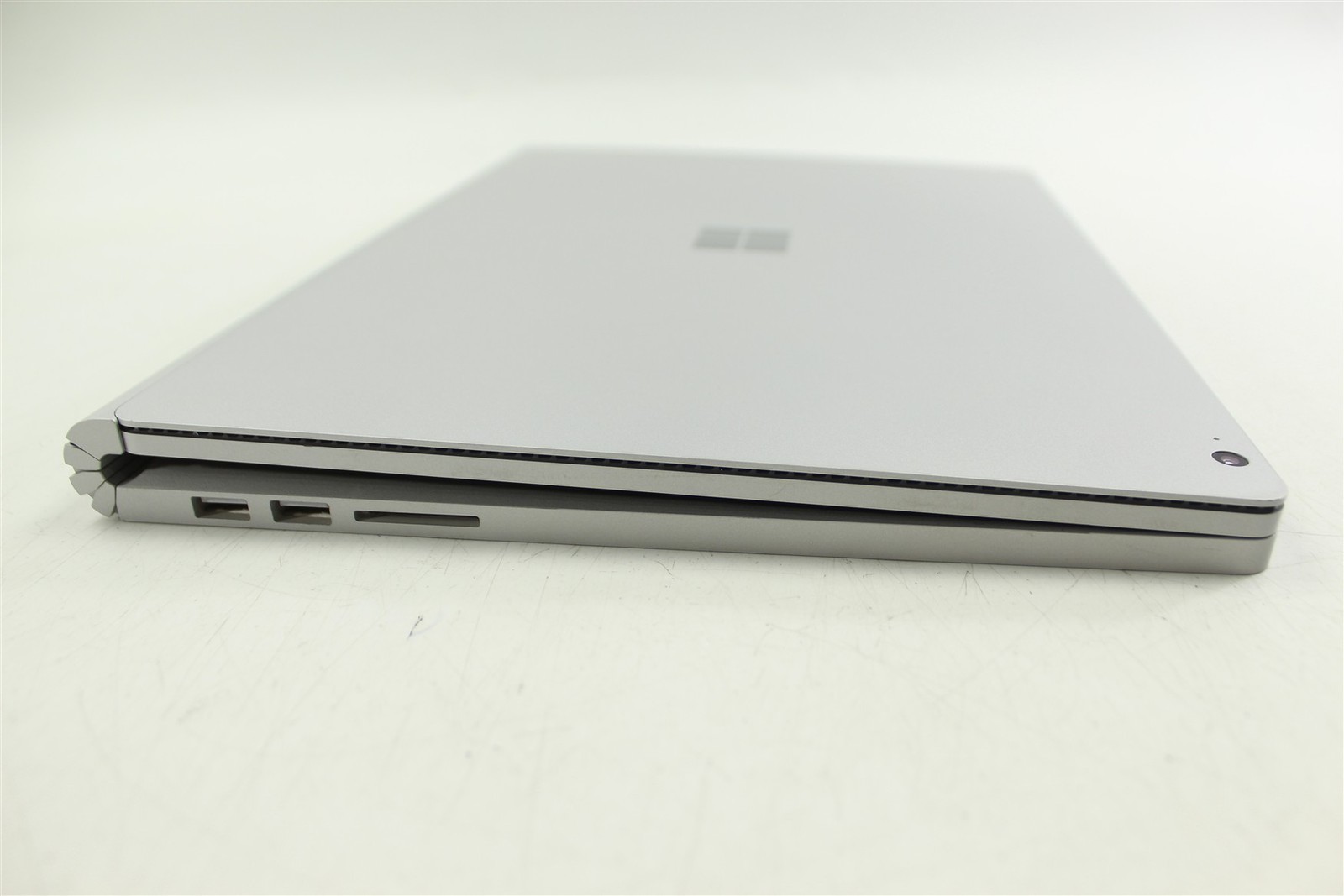 Microsoft Surface Book 3 1900 13.5″ i7-1065G7 256GB SSD 16GB RAM W11H GTX 1650