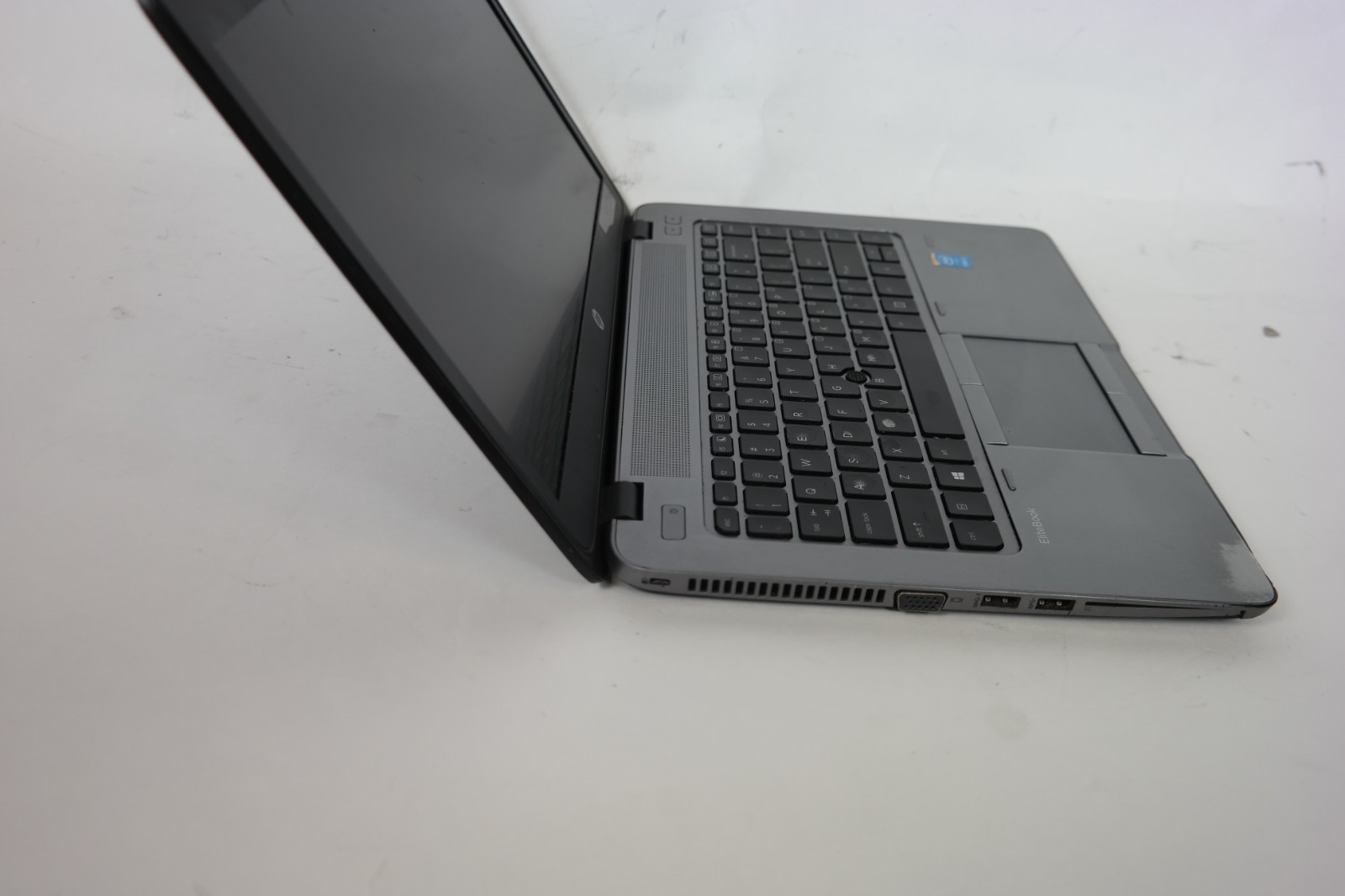 HP EliteBook 840 G2- intel i5 – 4GB RAM – 250GB HDD – Windows 10 -Damaged Screen