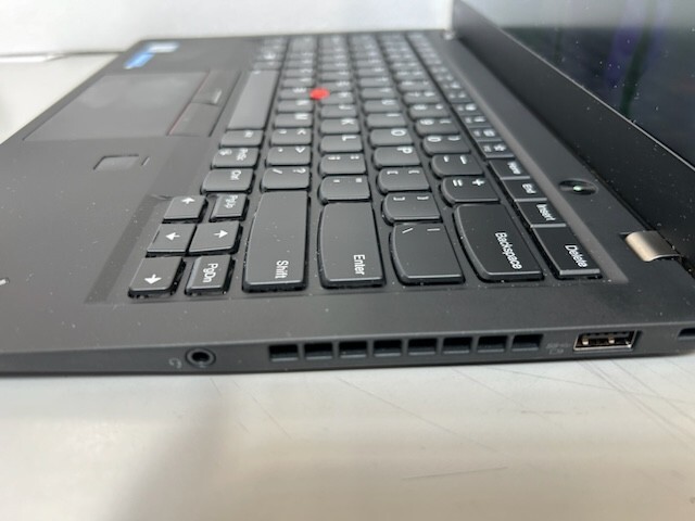 Lenovo 20HR000HUS TP X1 5th Gen 14″ i7-7600 8GB 500GB SSD Win 11 Pro