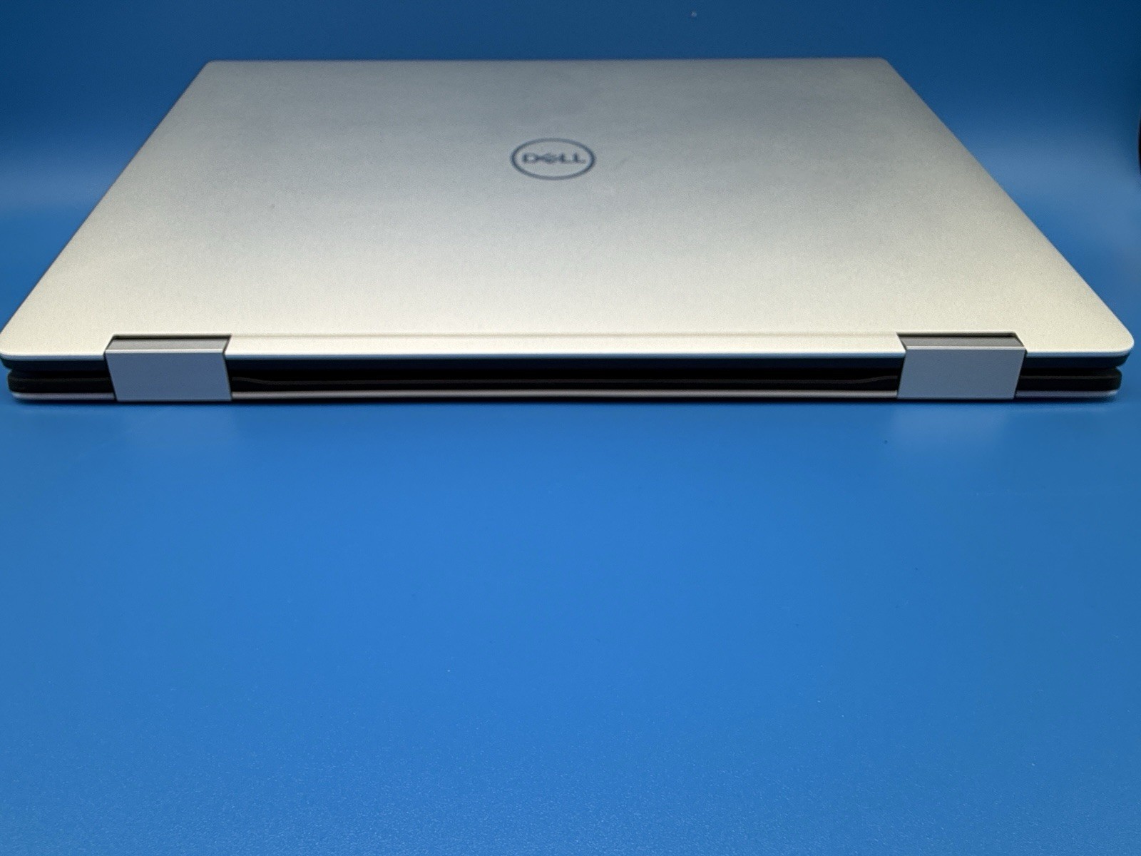 Dell XPS 15 9575 i7-8706G 16GB RAM 256GB SSD RX Vega 4GB GPU FHD Touch Win 11