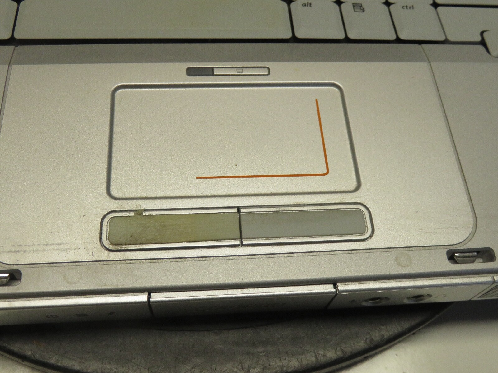 Compaq Presario V2000 AMD Sempron Mobile 2 GHz 5 GB NO HDD No Batt