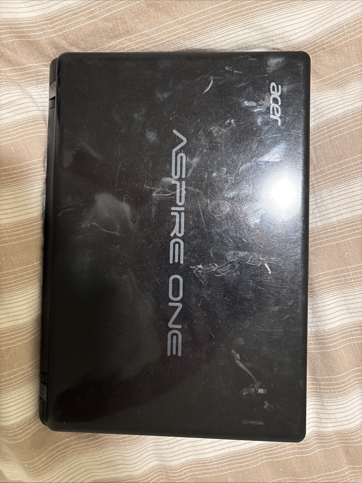 Acer Aspire One 725-0487 11.6” Netbook AMD C-70 4GB RAM 320GB HDD – As-Is
