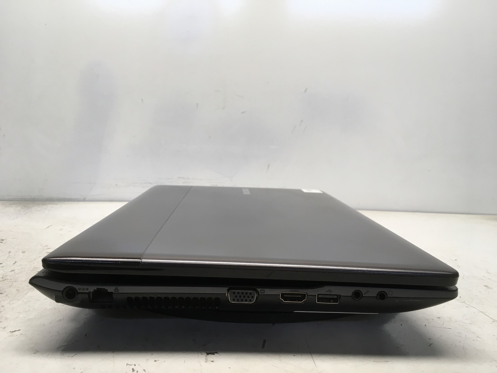 Samsung NP300E5C Intel i3-2370M 2.4GHz 4 GB NO HDD No Batt