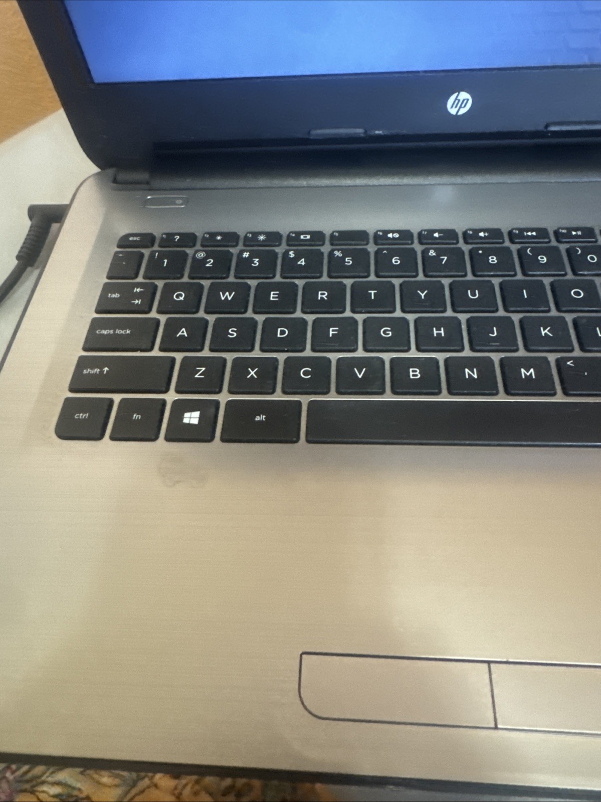 HP 14-an010nr 14″ AMD E2-7110, 32GB eMMC Chromebook w/ Webcam / HDMI NO CHARGER