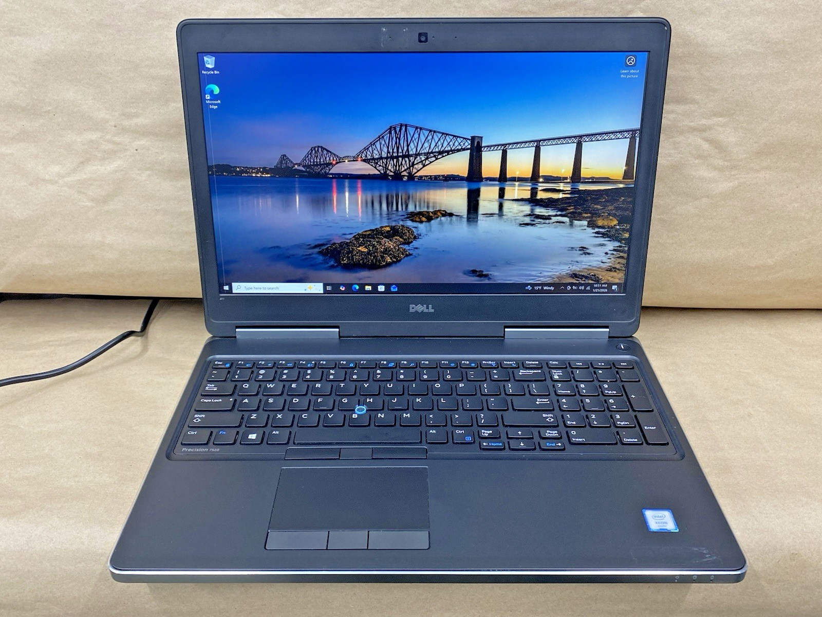 Dell Precision 7520 15.5″ 3840*2460 E3-1575M 8GB – 256GB SSD – Wi10 Pro READ