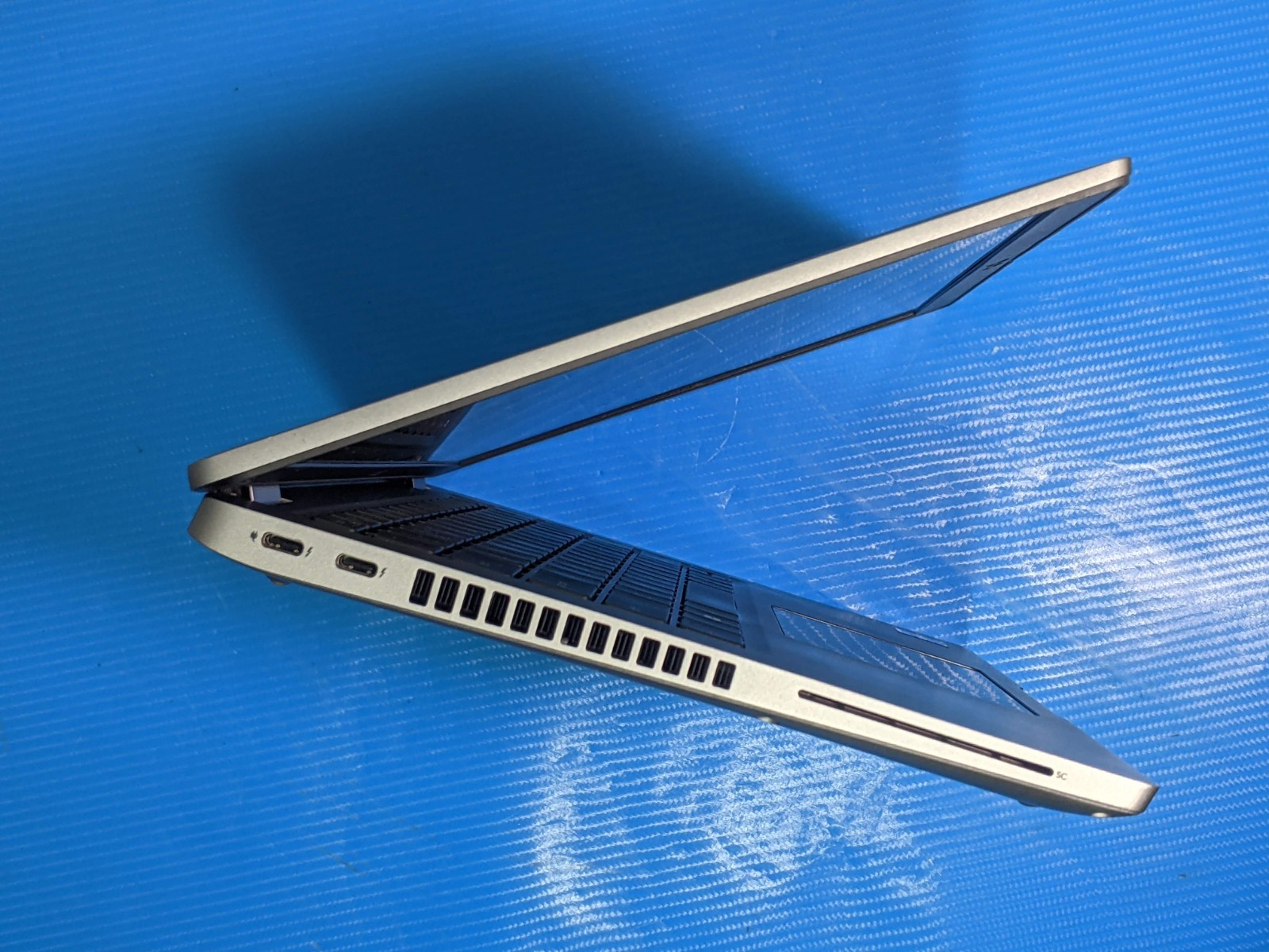 Dell Latitude 5430 14″ FHD Intel Core i5-1235U 1.3GHz 16GB 256GB SSD W11Pro +PA