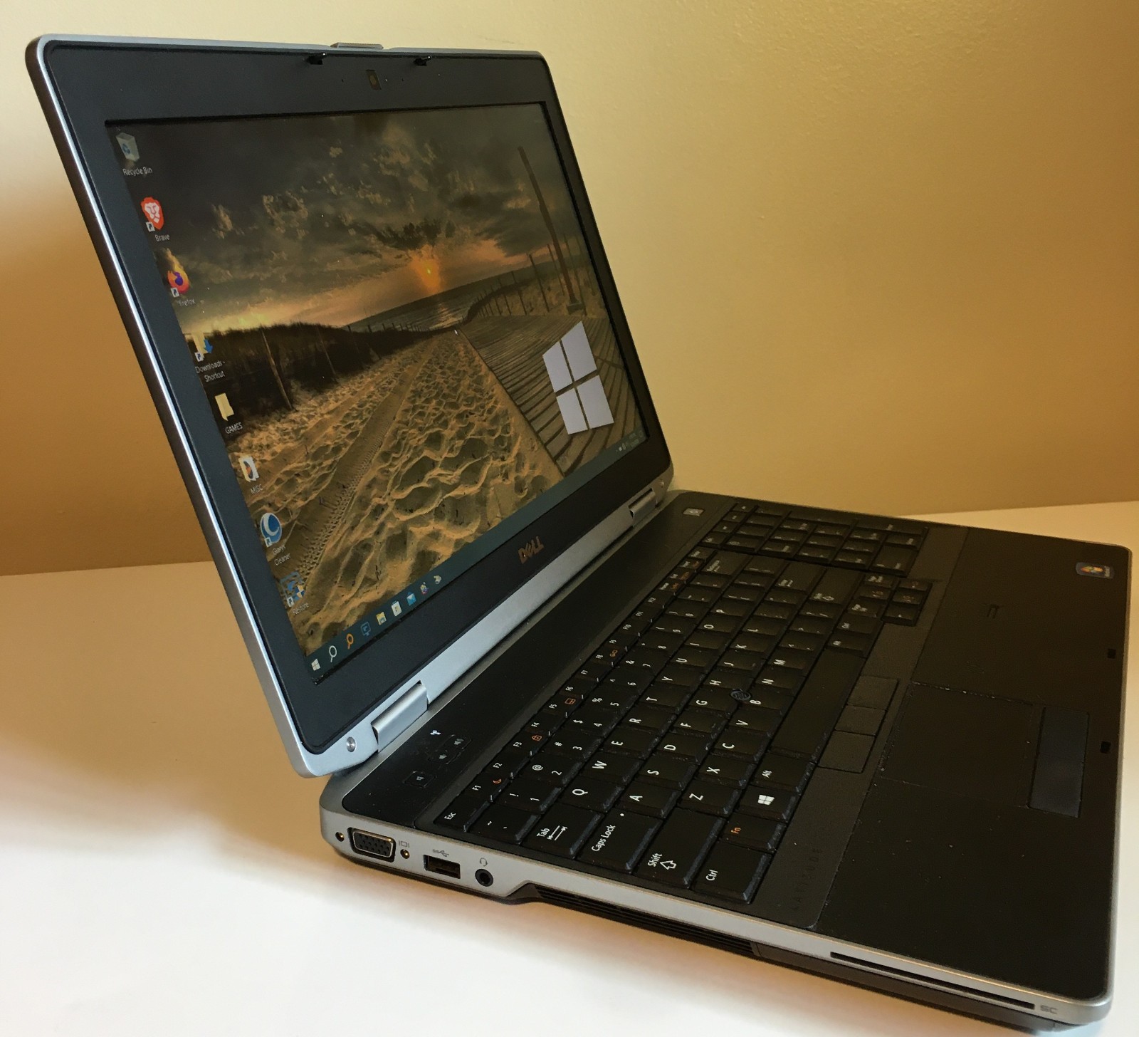 DELL LATITUDE E6530 15.5″ I7-3520M 8GB RAM 230GB SSD Win10Pro/DVD