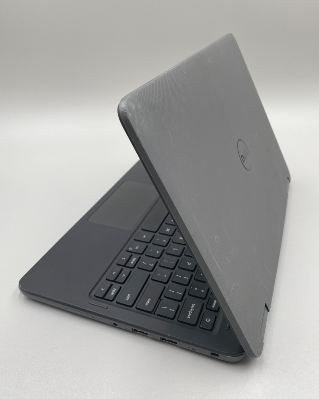 Dell Latitude 3120 11.6″ Silver N6000 1.1GHz 128GB SSD 4GB DDR4 Gray Laptop-Fair