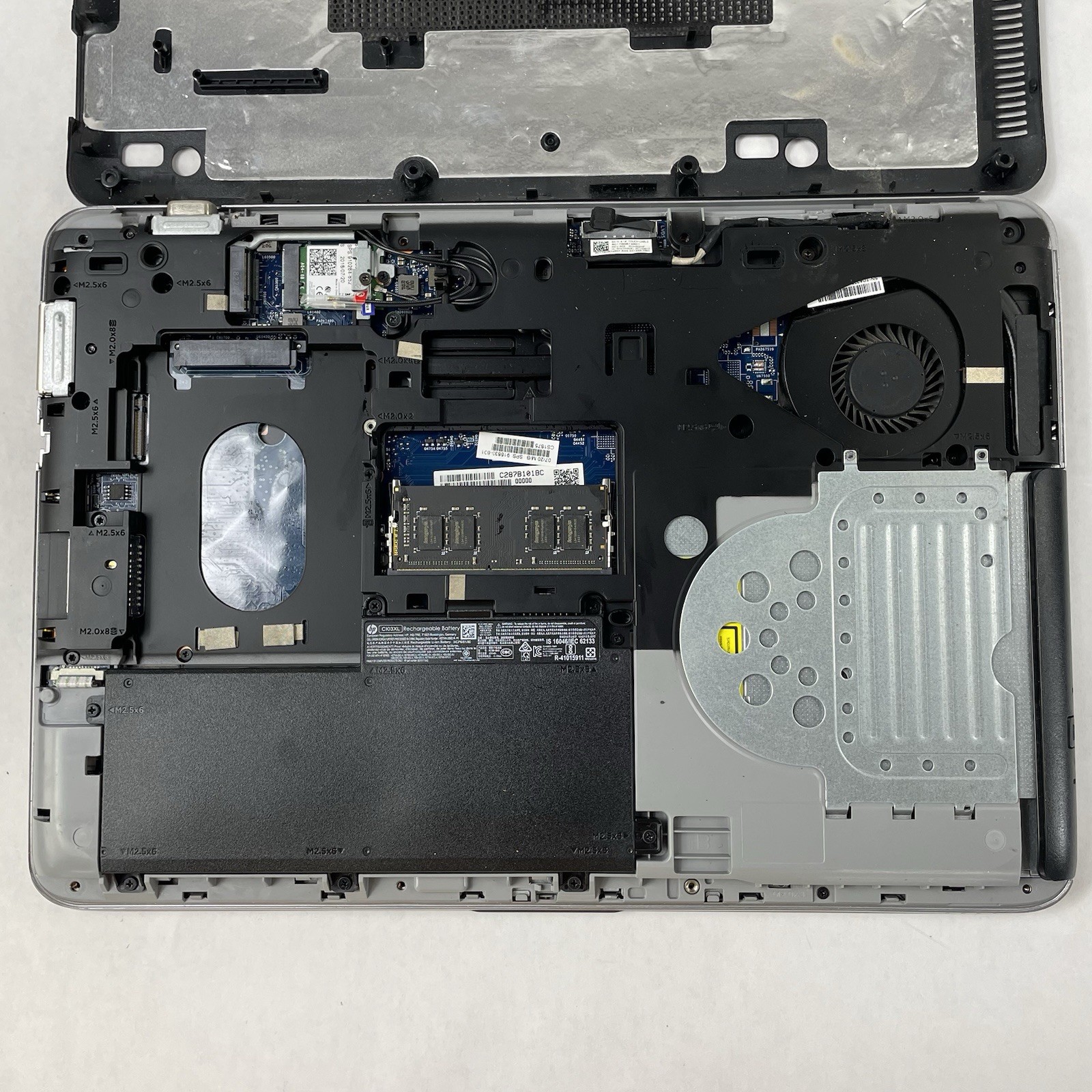 HP ProBook 640 G3 14″ i5-7200U 2.50 GHz 8 GB RAM No SSD/OS/AC