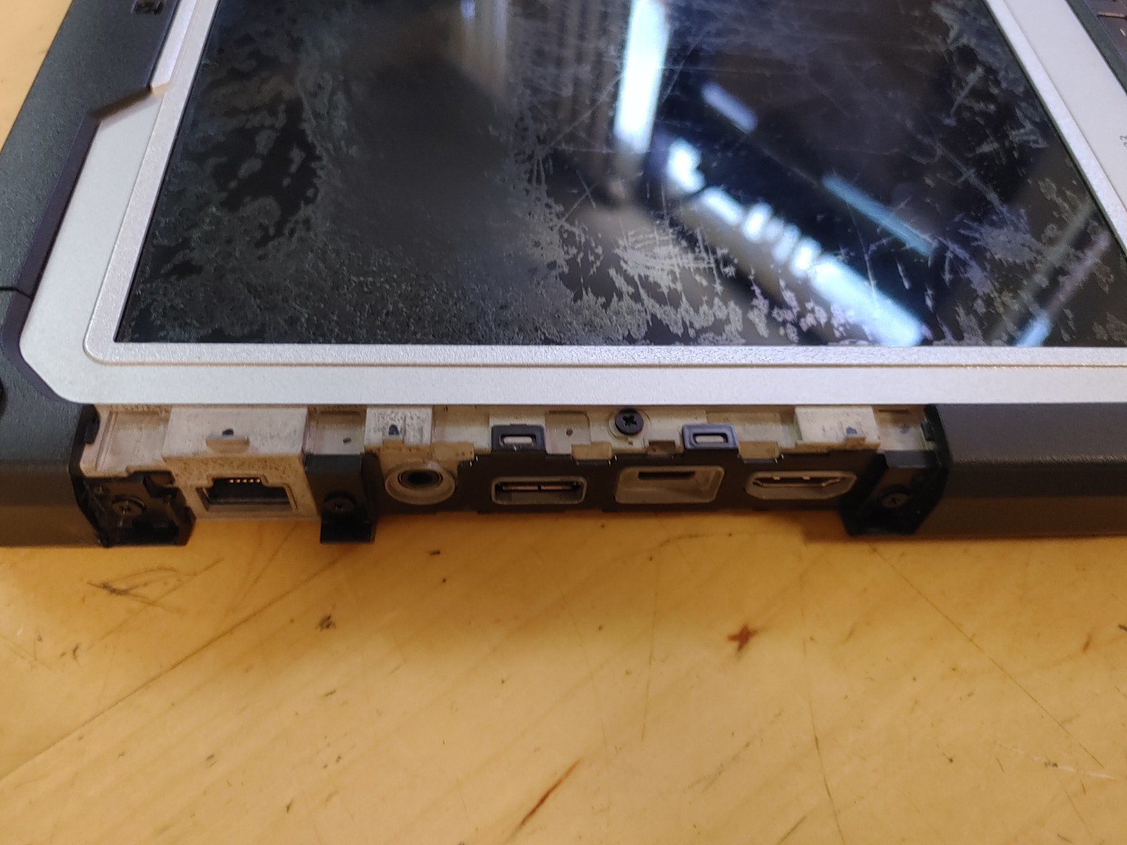 Panasonic Toughbook CF-33 Core i5-10310U@1.70GHz, 16GB RAM , 512GB SSD , NO OS
