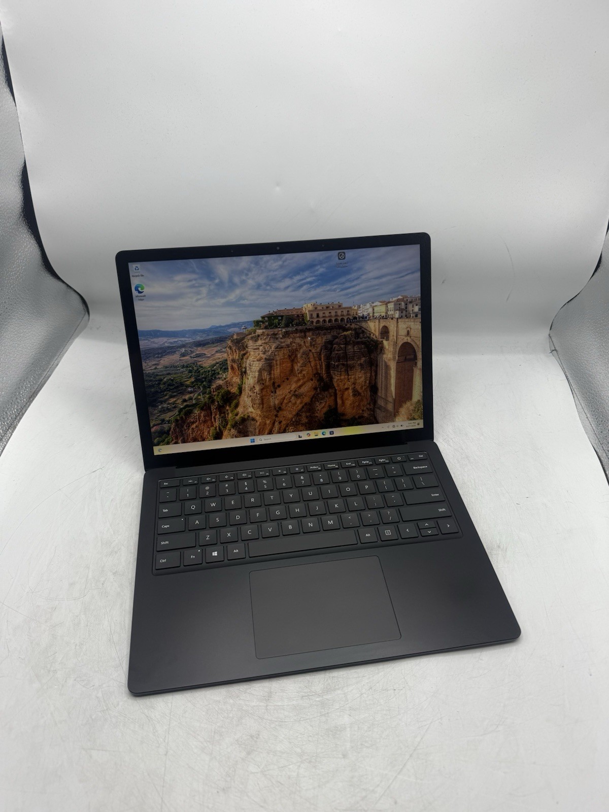 Microsoft Surface Laptop 3 1868 13.5″ Touch i7-1065G7 1.3GHz 16GB 512GB READ