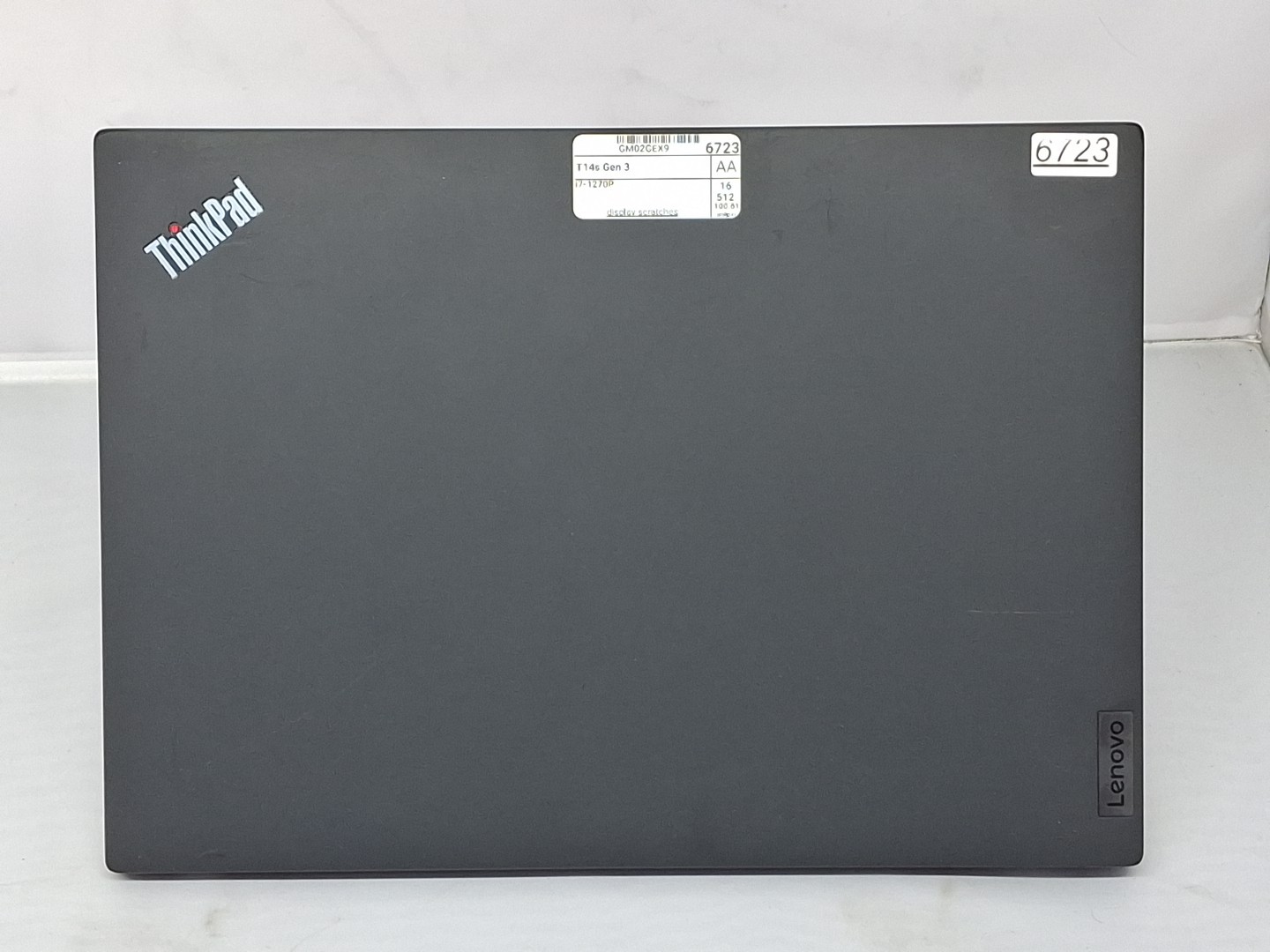 Lenovo ThinkPad T14s Gen 3 – i7-1270P – 16GB, 512GB, Windows 11 – tiny scratch