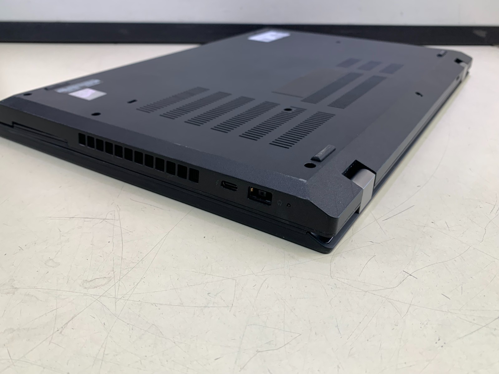 LENOVO THINKPAD P15V GEN 3 15.6″ CORE i7-12700H 2.3GHz – NO RAM SDD AC – AS IS