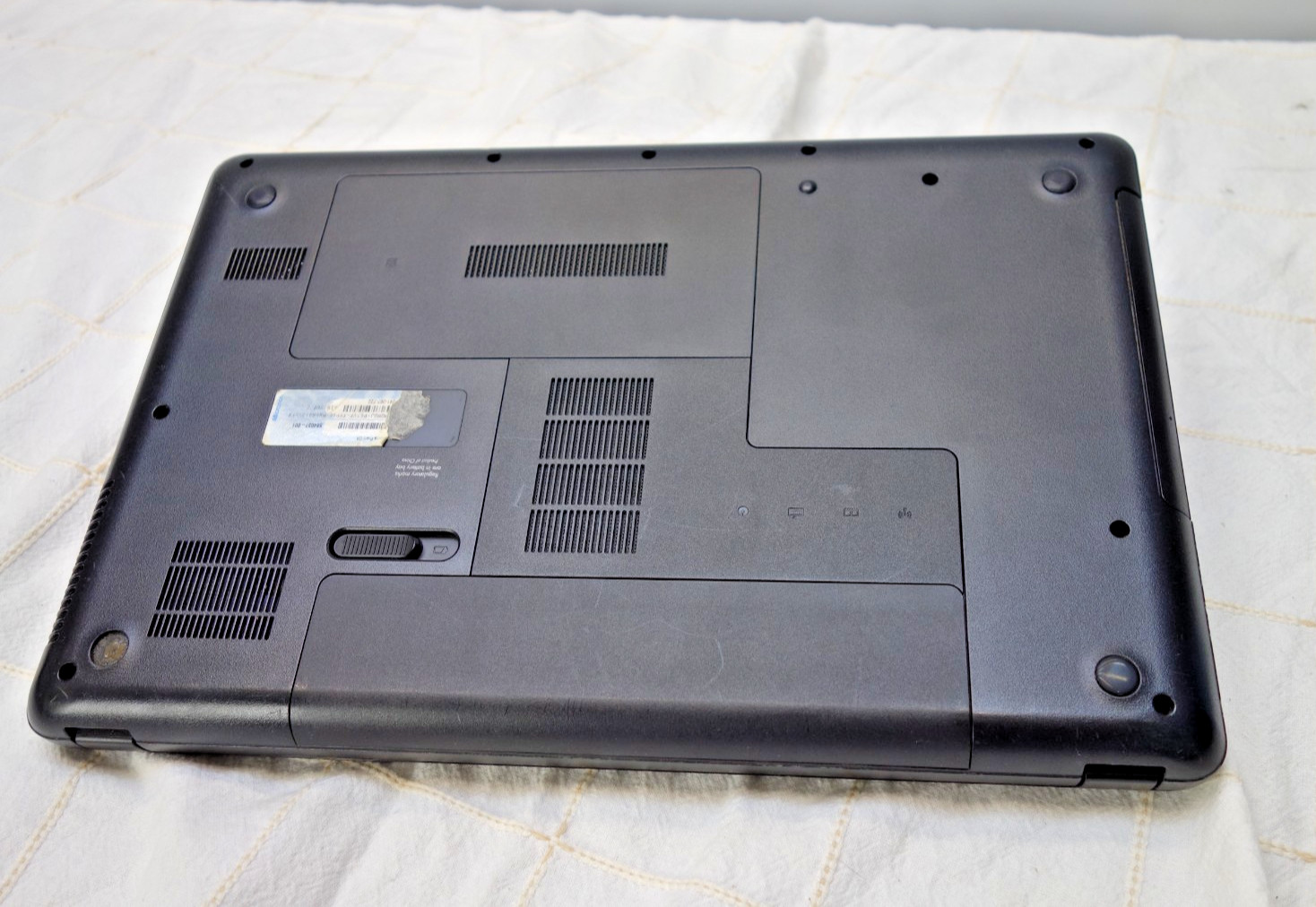 HP 2000-486DX AMD E450 1.65Ghz 8GB Ram, 300GB HD, Windows 10Pro