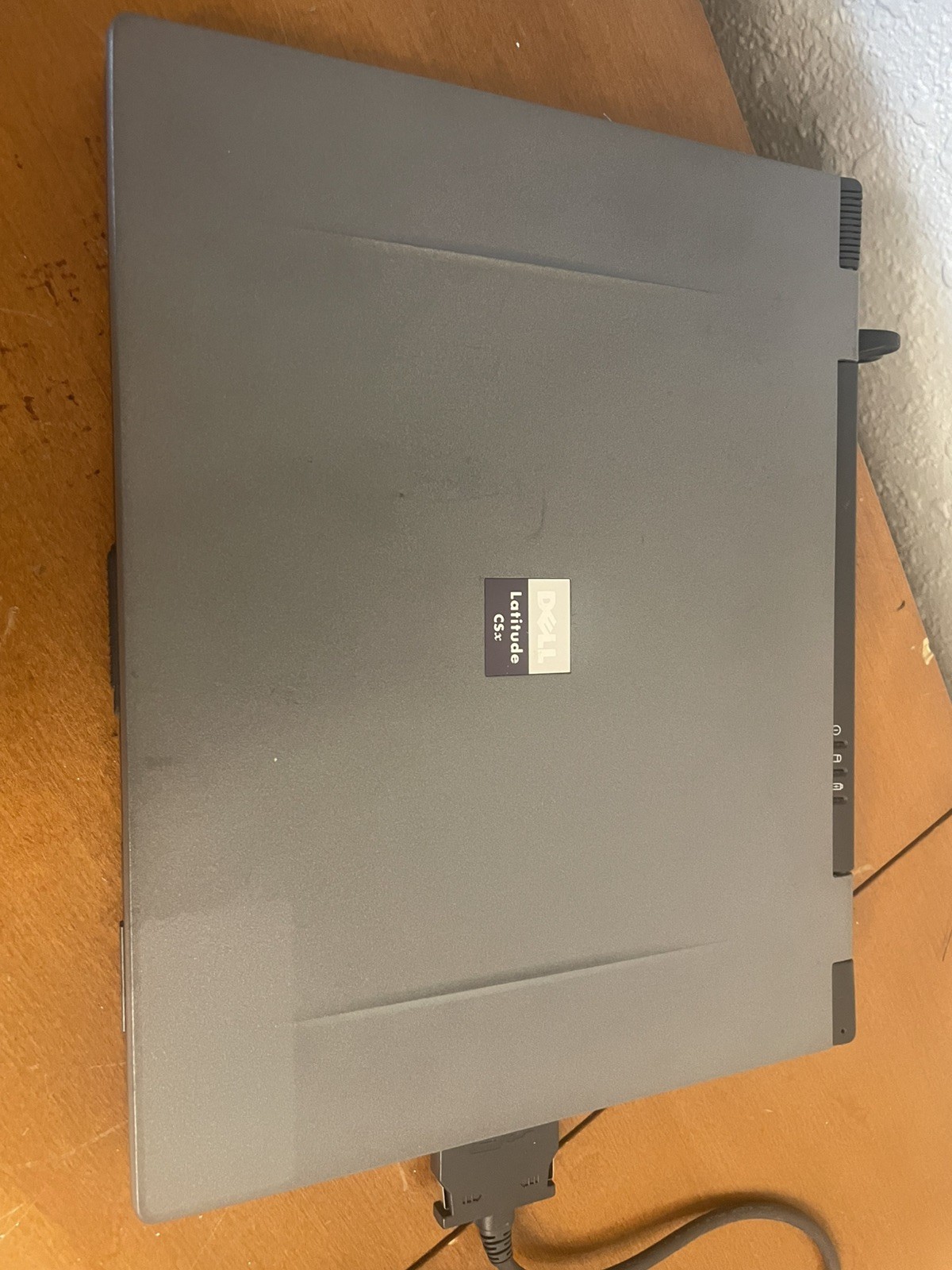 DELL LATITUDE CSX Pentium III 500 Mhz 256mb ram windows 2000 Laptop working