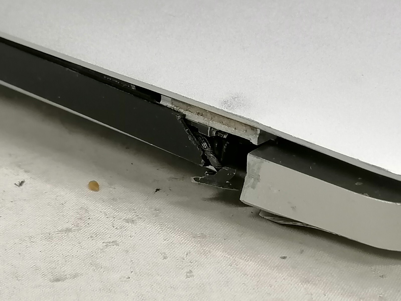 FOR PARTS 2013 13.3″ Apple MacBook Air A1466 (i5-4250U/NO RAM/NO HDD)