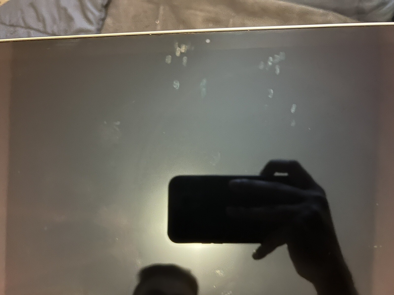 A1990 SPACE GRAY OEM LCD USED GRADE B PLEASE SEE PICTURE BEFORE BUYING
