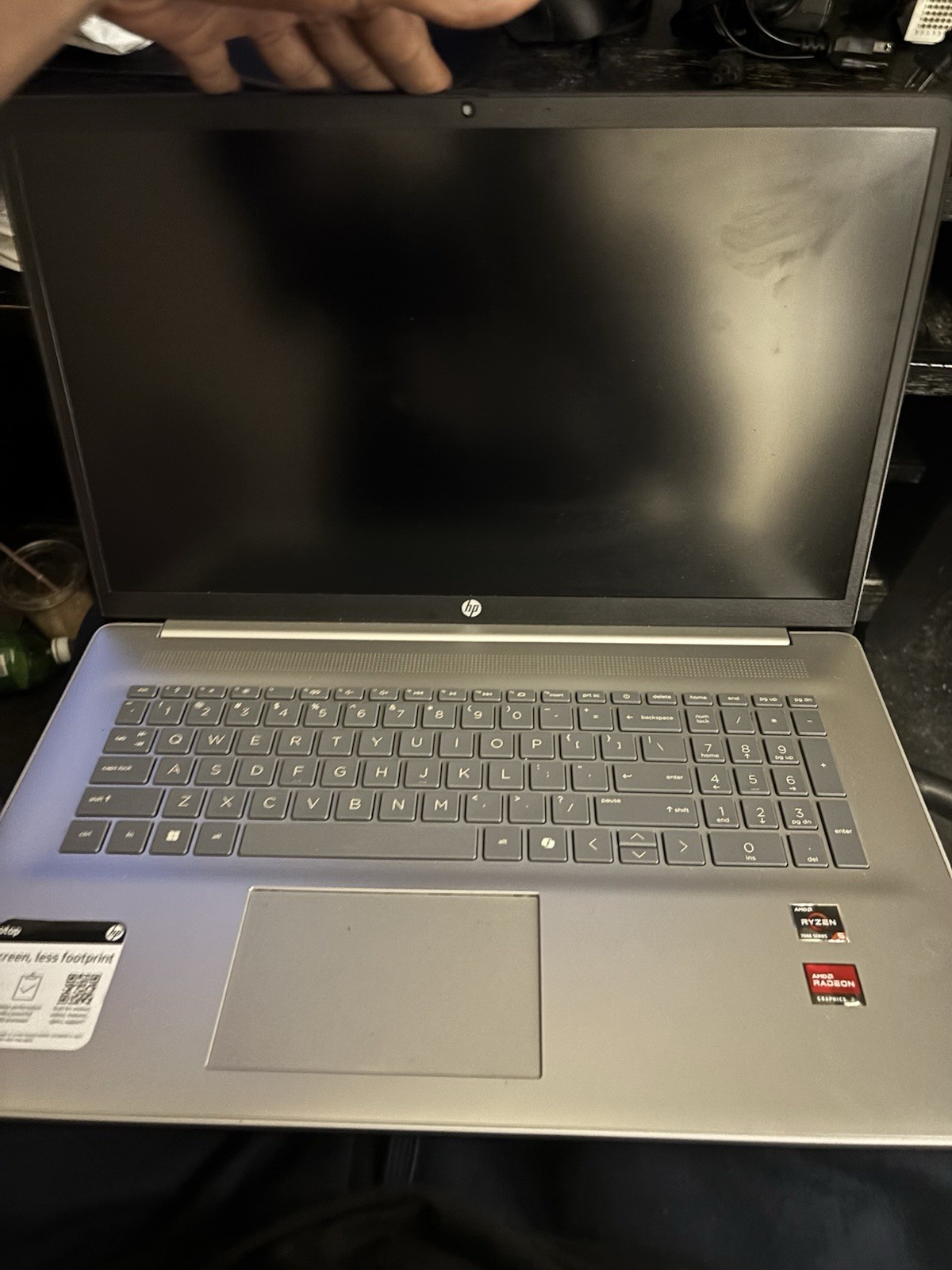 HP 17.3″ Full HD Laptop 4-core AMD Ryzen 5 7520U 8GB RAM 512GB SSD Win 11 Home