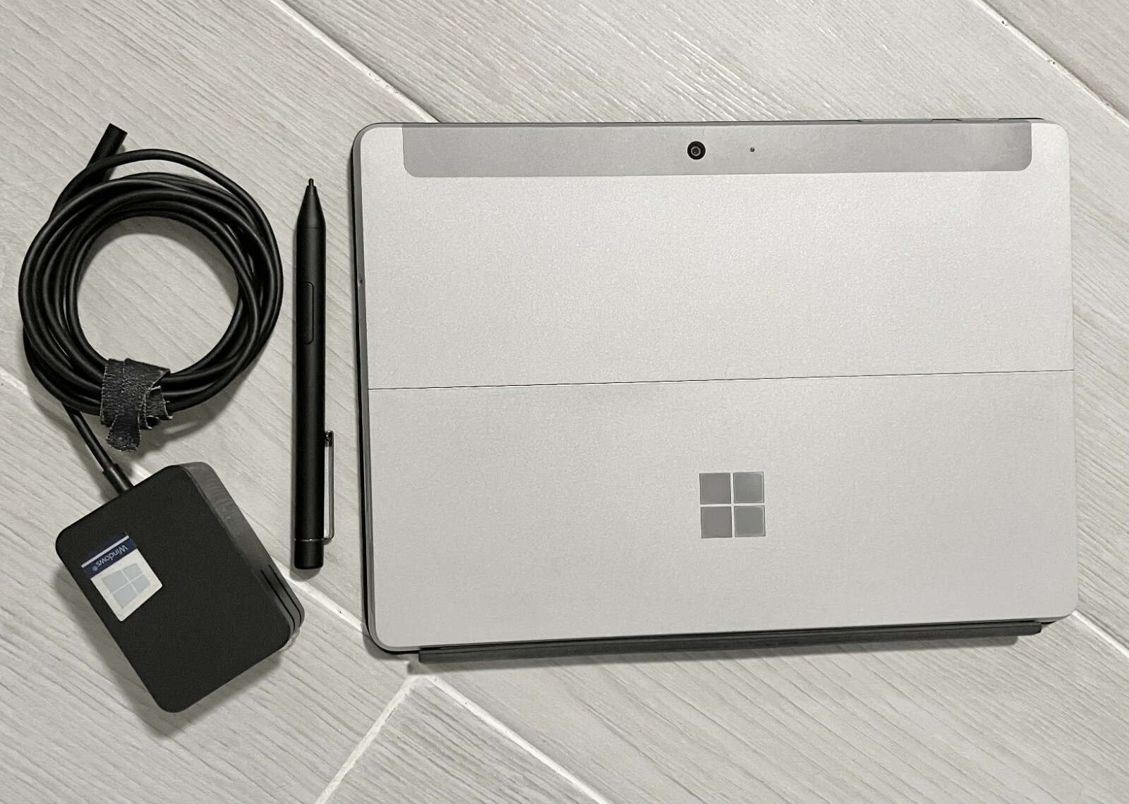Microsoft Surface Go 10″ (256GB SSD, Intel Pentium, 1.60 GHz, 8GB)