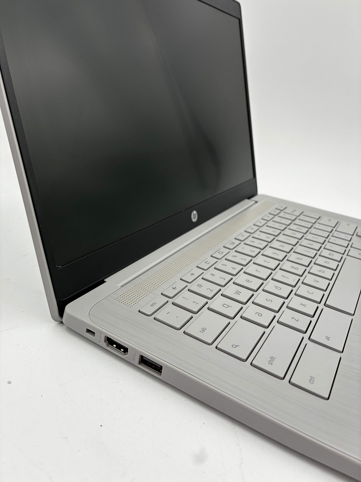 HP Chromebook 14a-ne0013dx 14″ Intel Celeron N4120 4GB 64GB Gray w/ Charger