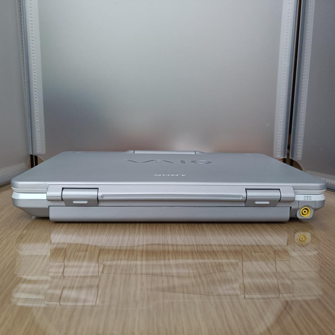 SONY VAIO TR5EB Celeron 900MHz 1GB RAM 40GB HDD DVD Used Japan Genuine
