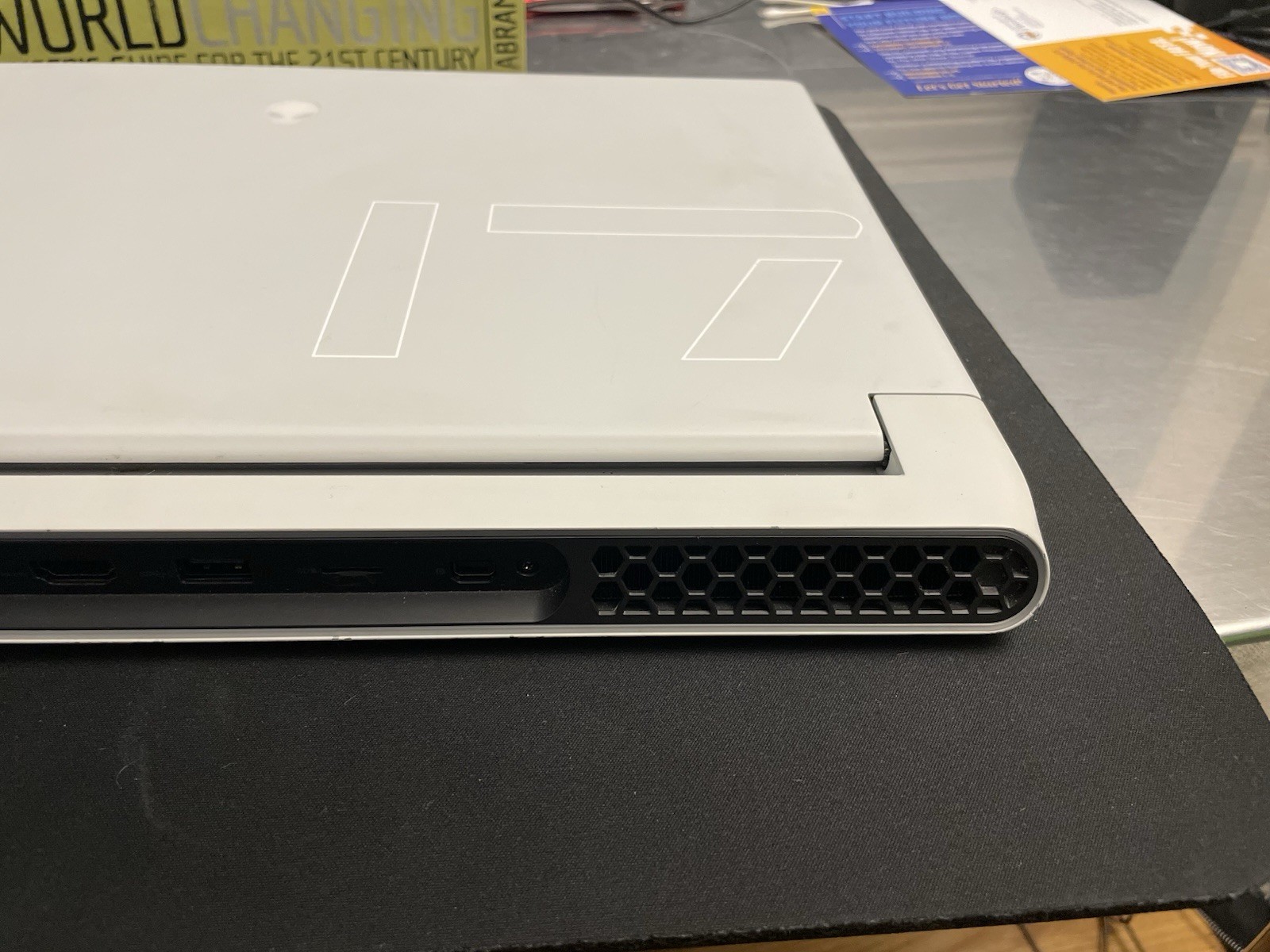 Alienware X17 R2 4k Display, DDR5 32gb Ram, Core I9 12th Gen, Rtx 3080 16GB