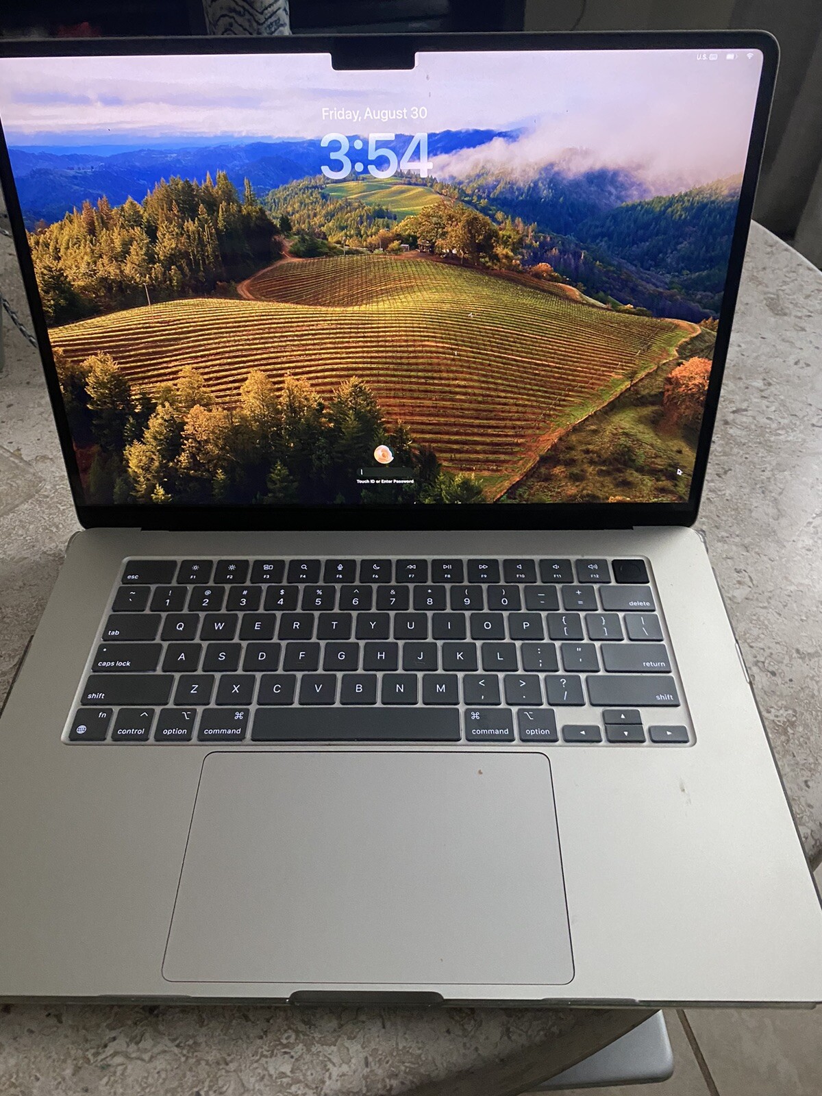 Apple – MacBook Air 15″ Laptop – M2 chip – 8GB Memory – 256GB SSD – Starlight
