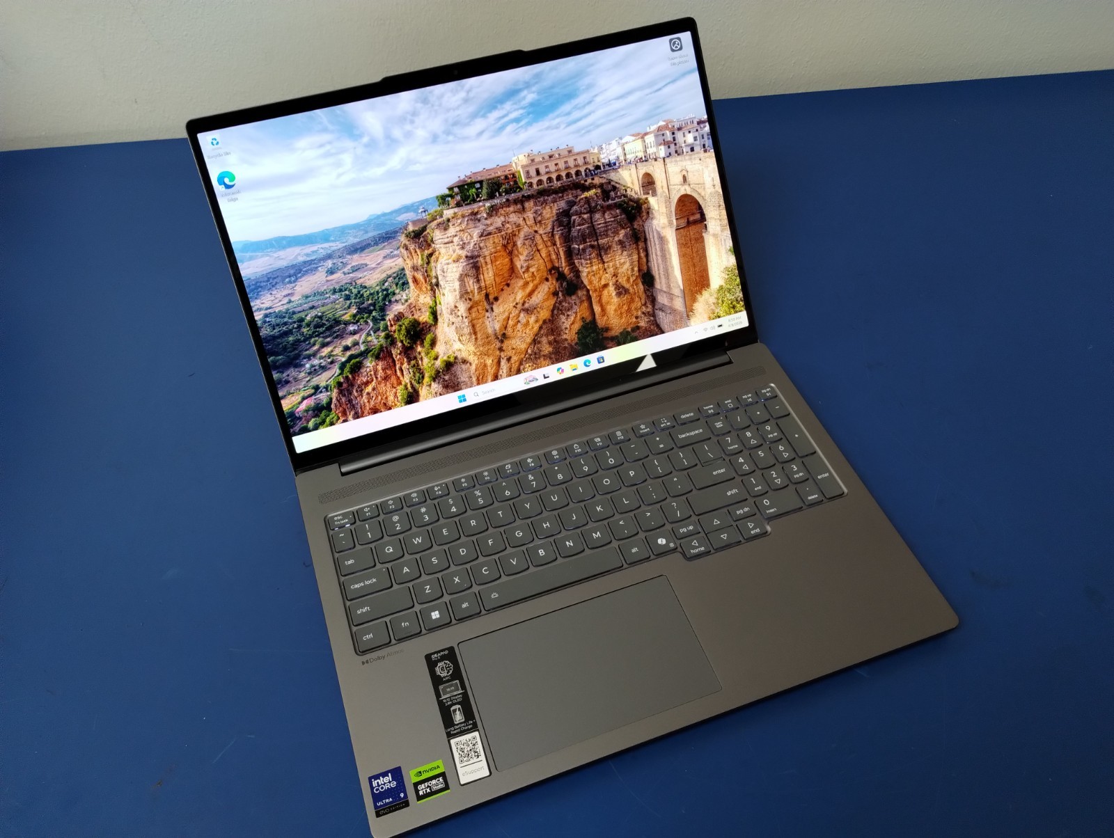 Lenovo IdeaPad Pro 5 16IAH10, Intel Core Ultra 9 285H, 32 GB RAM, 1 TB NVMe SSD