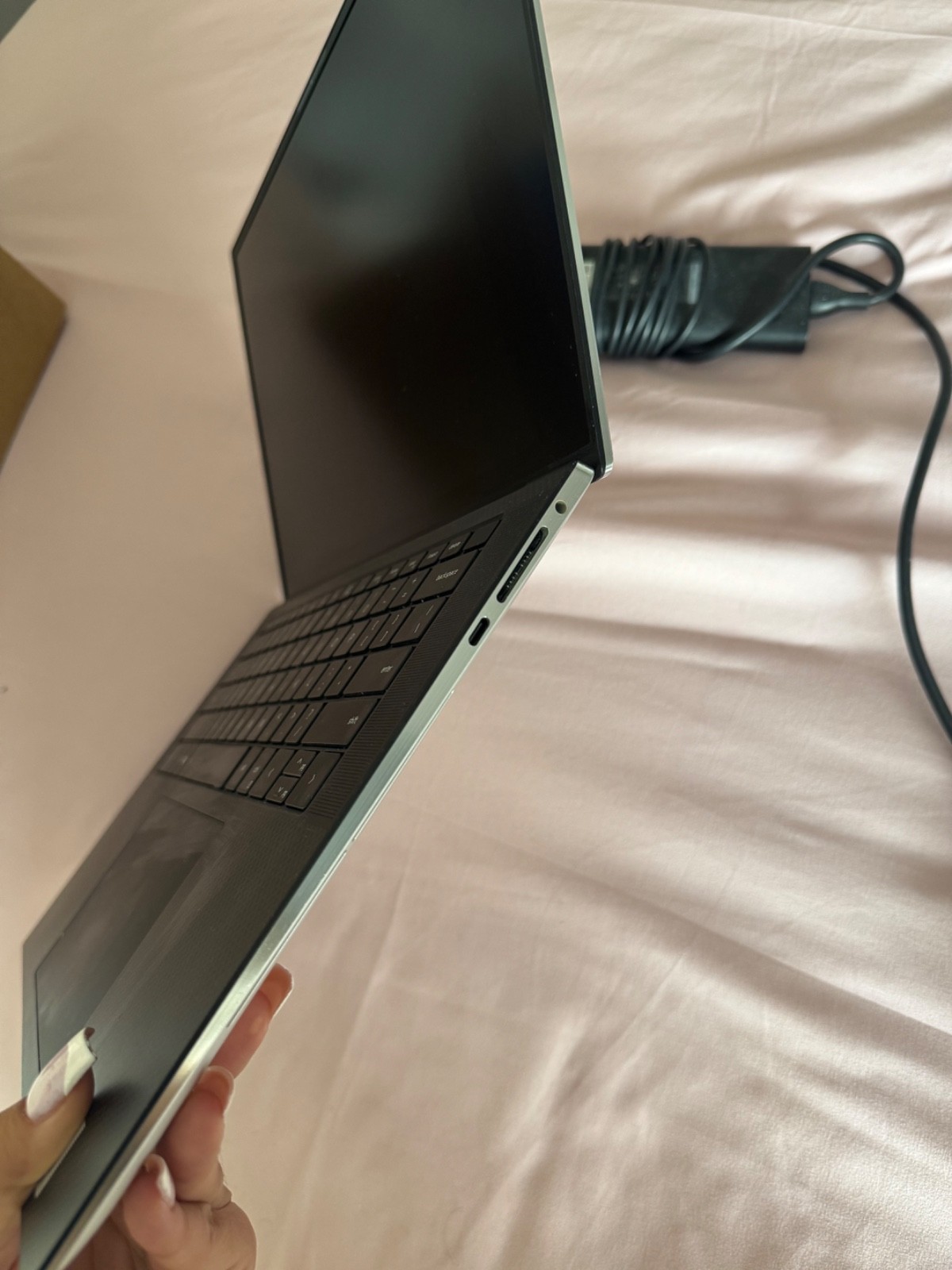 Dell XPS 15 9500 15.6” (256GB SSD, Intel Core i5 10th Gen., 2.5–4.5 GHz 16GB RAM