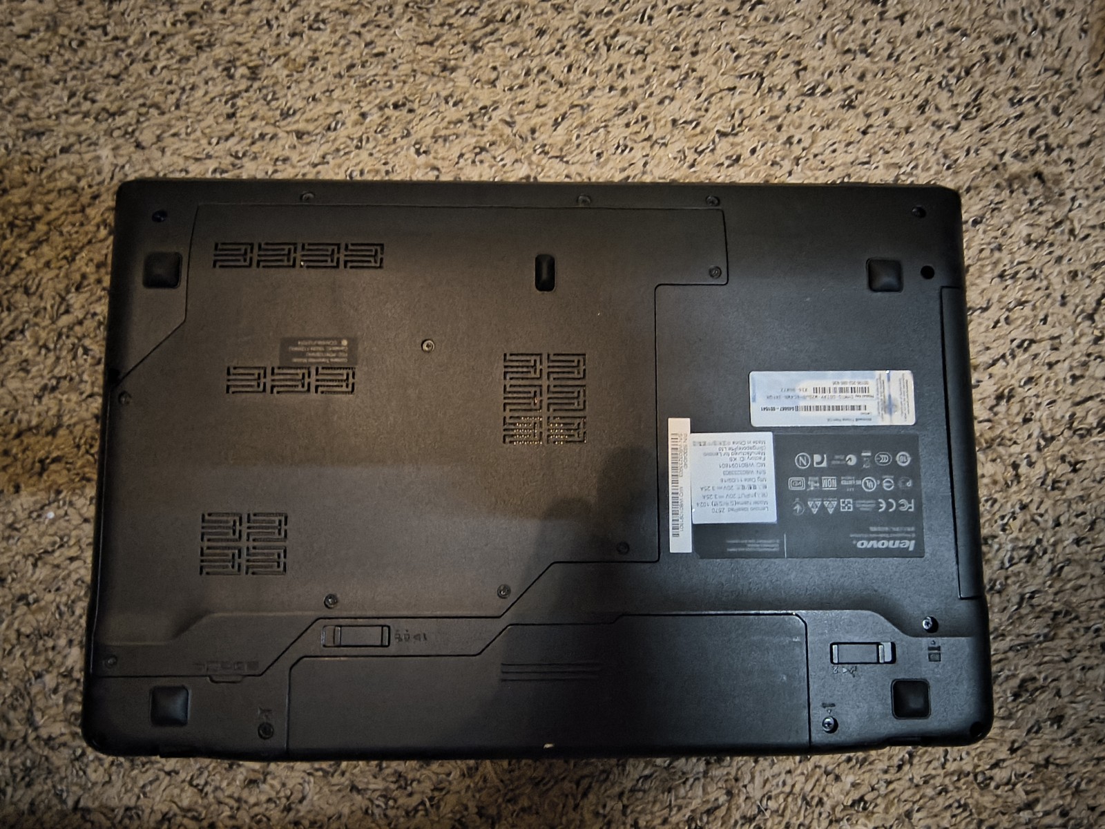 Lenovo IdeaPad Z570 i3-2310M 4GB 160GB HDD DVDRW Ubuntu