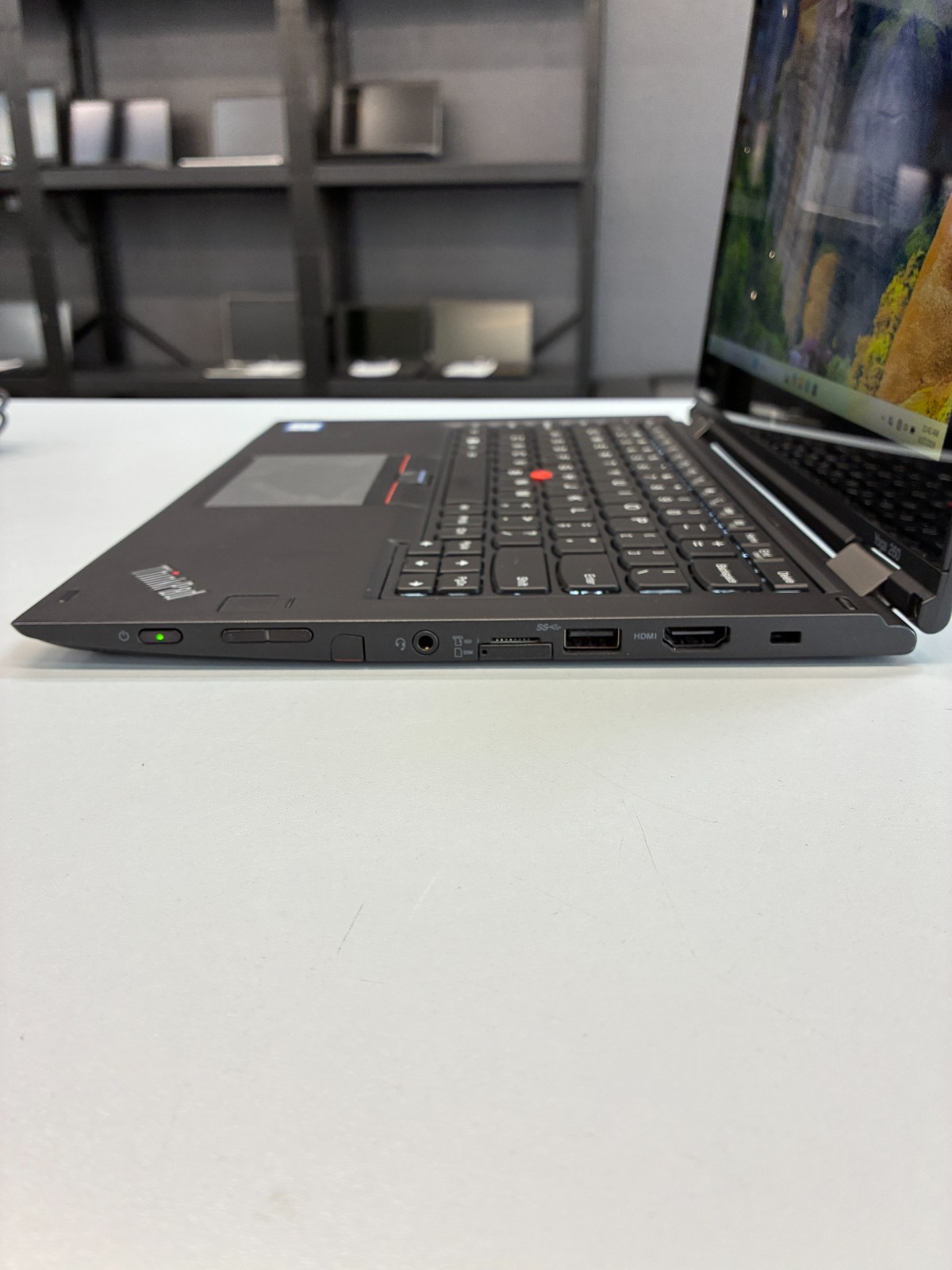 Lenovo Yoga 260: 12″ / i7-6600U / 4Gb / SSD 128Gb / Win 11. Screen damaged
