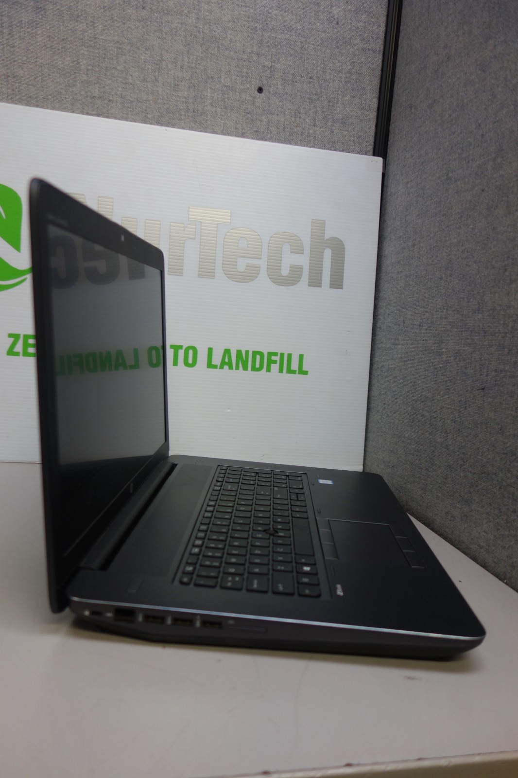 HP ZBook 17 G4 17.3″ i5-7440HQ 2.8GHz 16GB/512GB m2 SSD UBUNTU Laptop + AC
