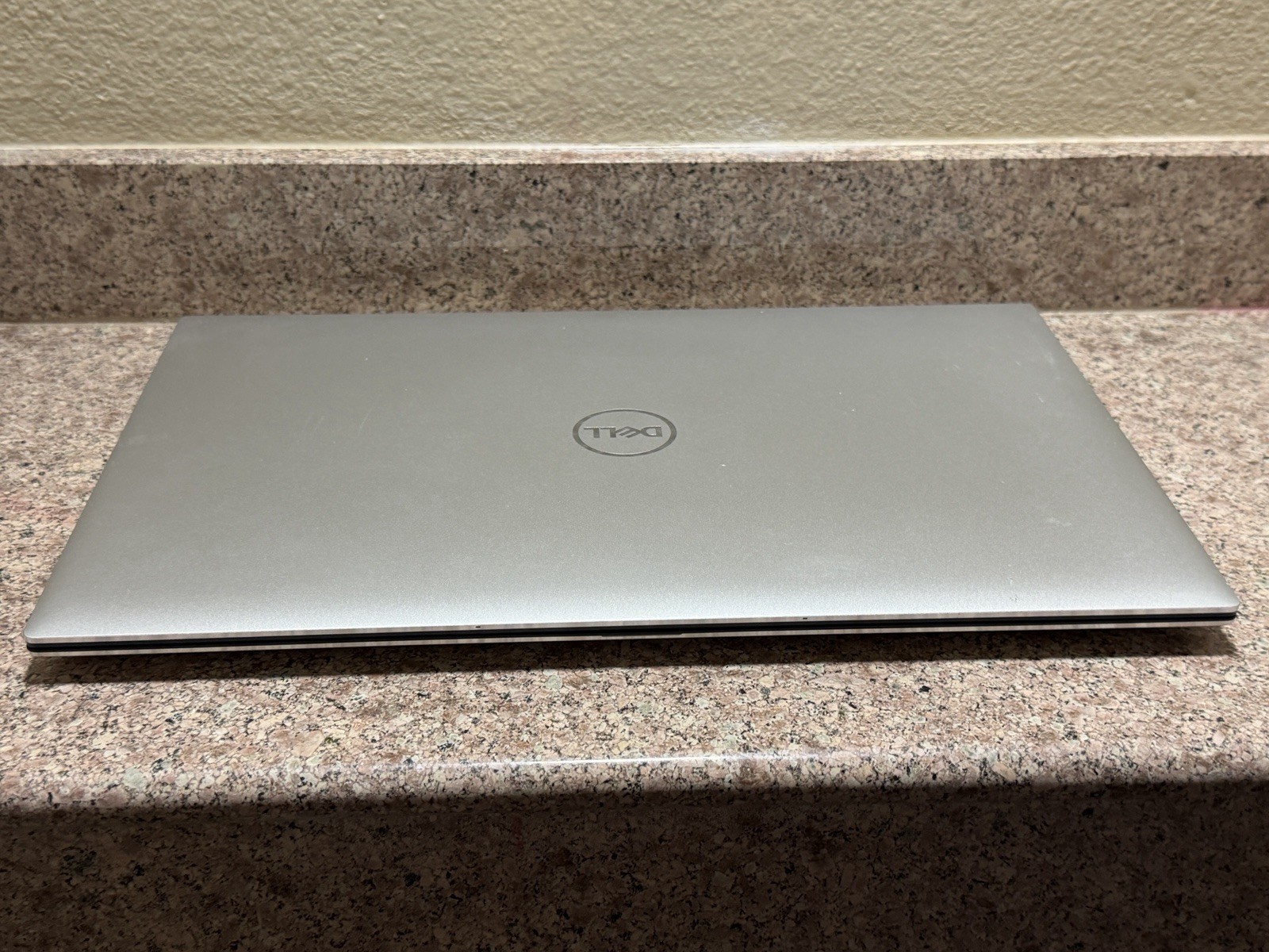 Dell XPS 17 9700 17″ 4K Touchscreen i7-10750H 2.6GHz 16GB RAM 1TB SSD 1650 Ti