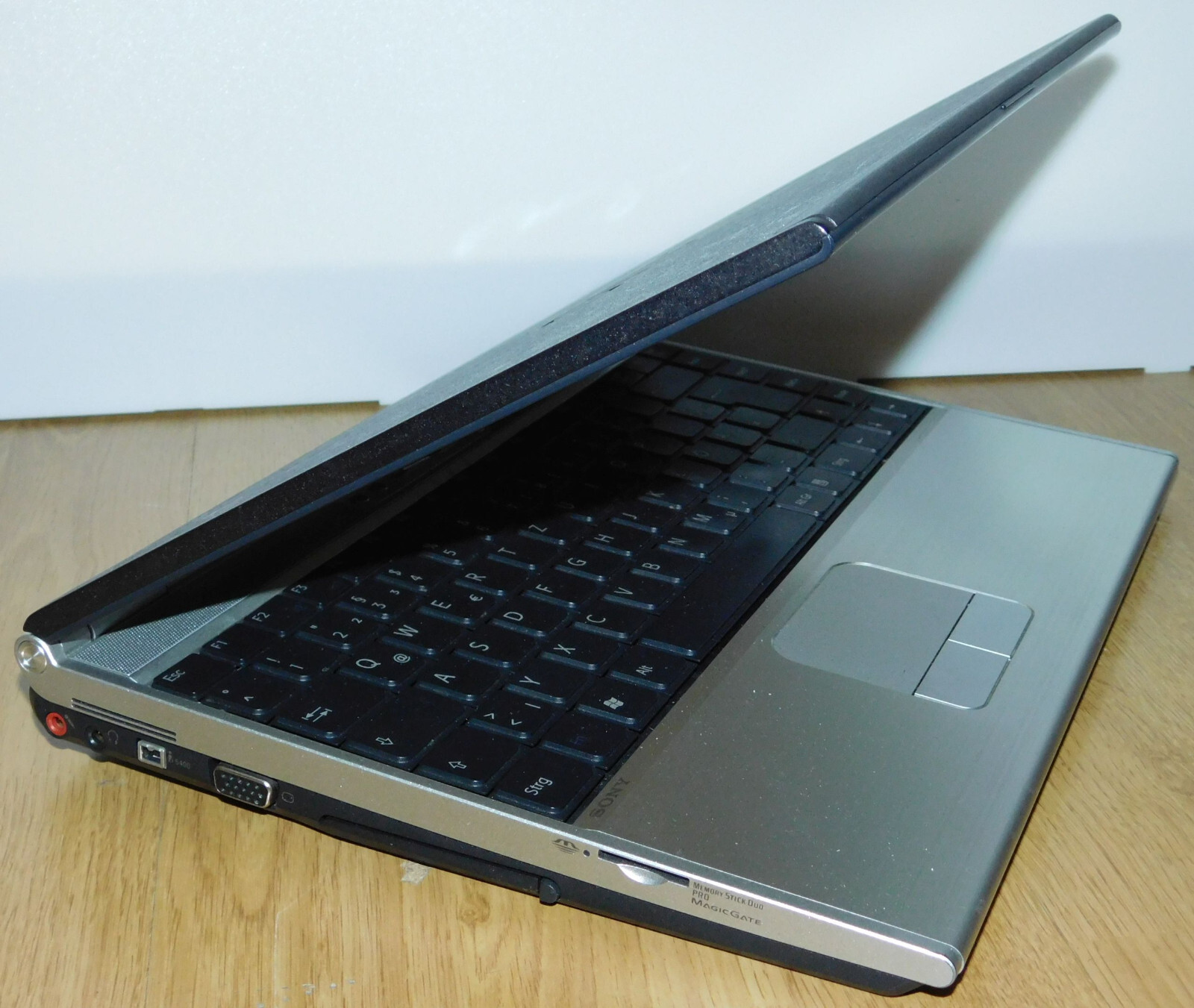 13.3″ Laptop Notebook Sony Vaio PCG-6Q2M VGN-SZ5MN 2x 1.83GHz 320GB 4GB Win XP